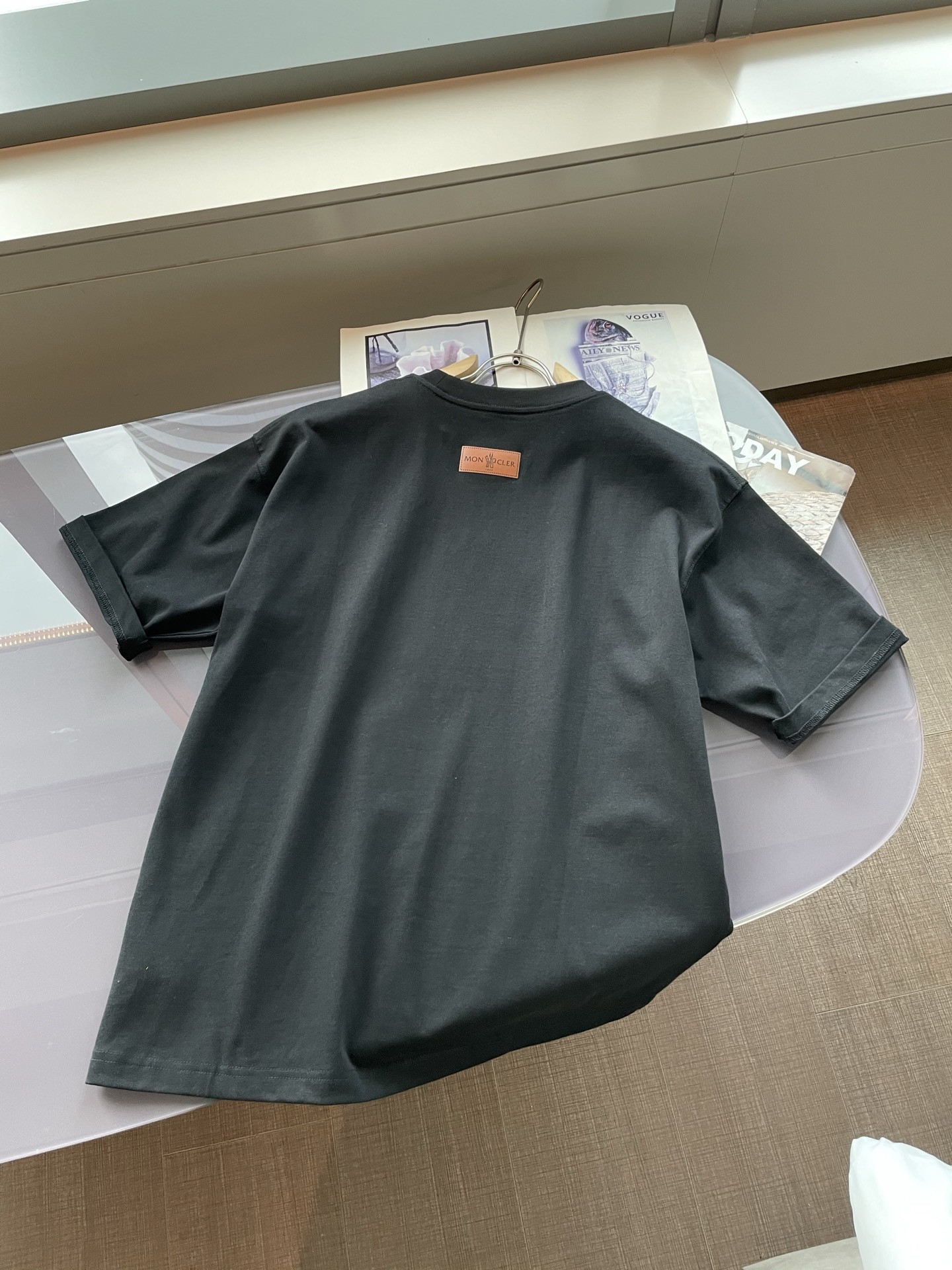 
蒙口
2025春夏款/官网同步
面料采用重磅纯棉精梳棉面料，OS宽松版型，上身版型超正！日常百搭，衣橱