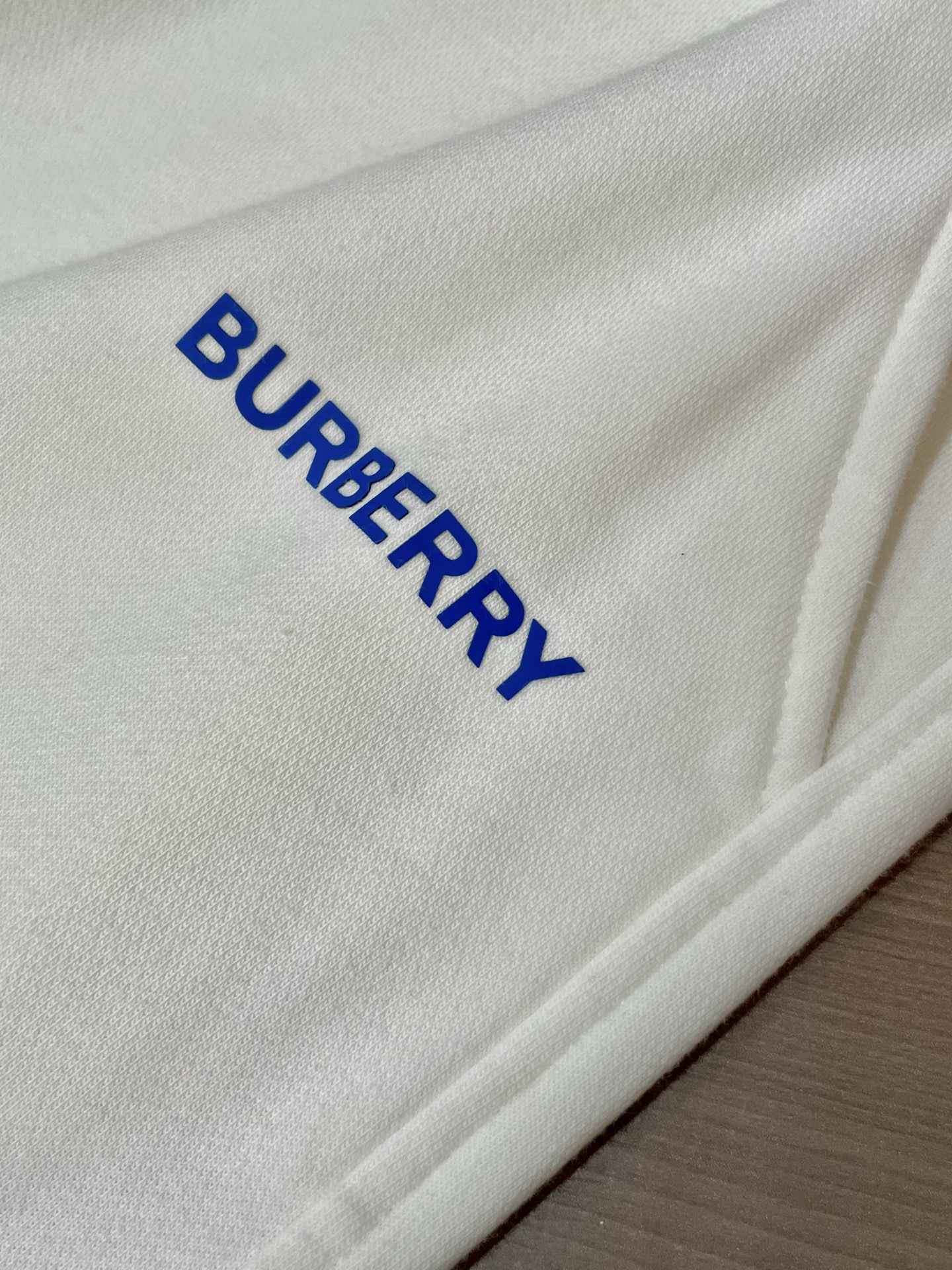 
Bur 2025夏季短裤！百搭松紧腰休闲五分裤！松紧腰 两侧插袋 面料采用客供定织高支纯棉料，上身透气