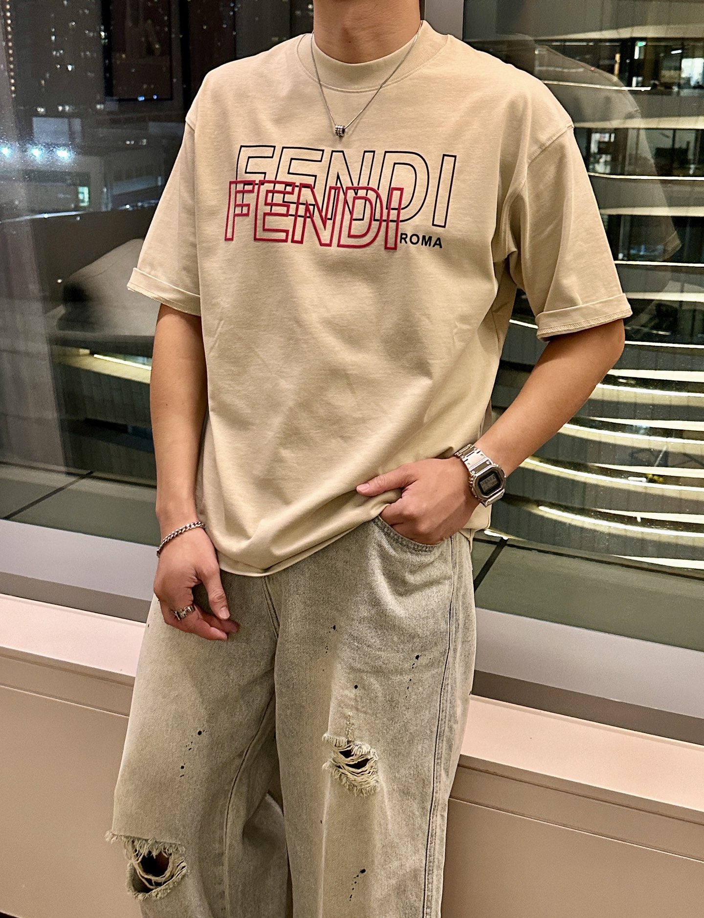 NO:498085,FD 2025 spring and summer style/official website synchronization The fabric is made of heavy pure cotton combed cotton fabric, OS loose style, and the upper body style is super positive!  Everyday versatile, a must-have item for wardrobe!  Size S-3XL (Large-size) Size/part S M L XL 2XL 3XL Shoulder width 52 54 56 57 59 60 Clothes length 70 72.75.78.82.85. Bust 54 56.58.60.62.64. Sleeve length 24 26 27 28 29 30,,alexander wang19860909FD 2025春夏款/官网同步 面料采用重磅纯棉精梳棉面料,OS宽松版型,上身版型超正！日常百搭,衣橱必备单品！ 尺码 S-3XL（版型偏大） 码数/部位S M L XL 2XL 3XL 肩宽 52 54 56 57 59 60 衣长70 72.75.78.82.85. 胸围 54 56.58.60.62.64. 袖长24 26 27 28 29 30,,alexander wang,Men's clothing