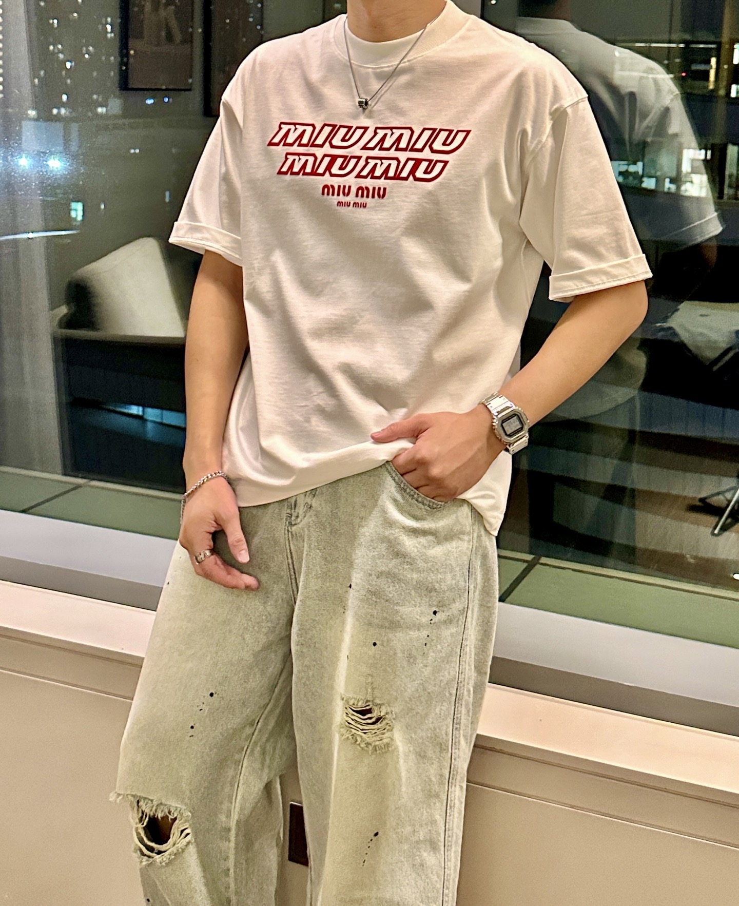 NO:498124,miumiu 2025 spring and summer style/official website synchronization The fabric is made of heavy pure cotton combed cotton fabric, OS loose style, and the upper body style is super positive!  Everyday versatile, a must-have item for wardrobe!  Size S-3XL (Large-size) Size/part S M L XL 2XL 3XL Shoulder width 52 54 56 57 59 60 Clothes length 70 72.75.78.82.85. Bust 54 56.58.60.62.64. Sleeve length 24 26 27 28 29 30,,miumiu,alexander wang19860909miumiu 2025春夏款/官网同步 面料采用重磅纯棉精梳棉面料,OS宽松版型,上身版型超正！日常百搭,衣橱必备单品！ 尺码 S-3XL（版型偏大） 码数/部位S M L XL 2XL 3XL 肩宽 52 54 56 57 59 60 衣长70 72.75.78.82.85. 胸围 54 56.58.60.62.64. 袖长24 26 27 28 29 30,,miumiu,alexander wang,Men's clothing