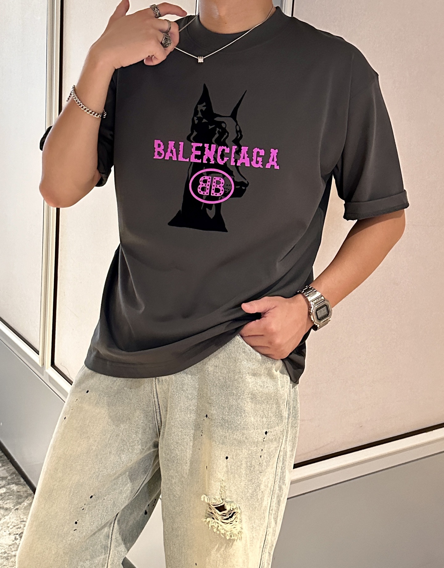 巴黎世家2026春夏款/官网同步面料采用重磅纯棉精梳棉面料，OS宽松版型，上身版型超正！日常百搭，衣橱必