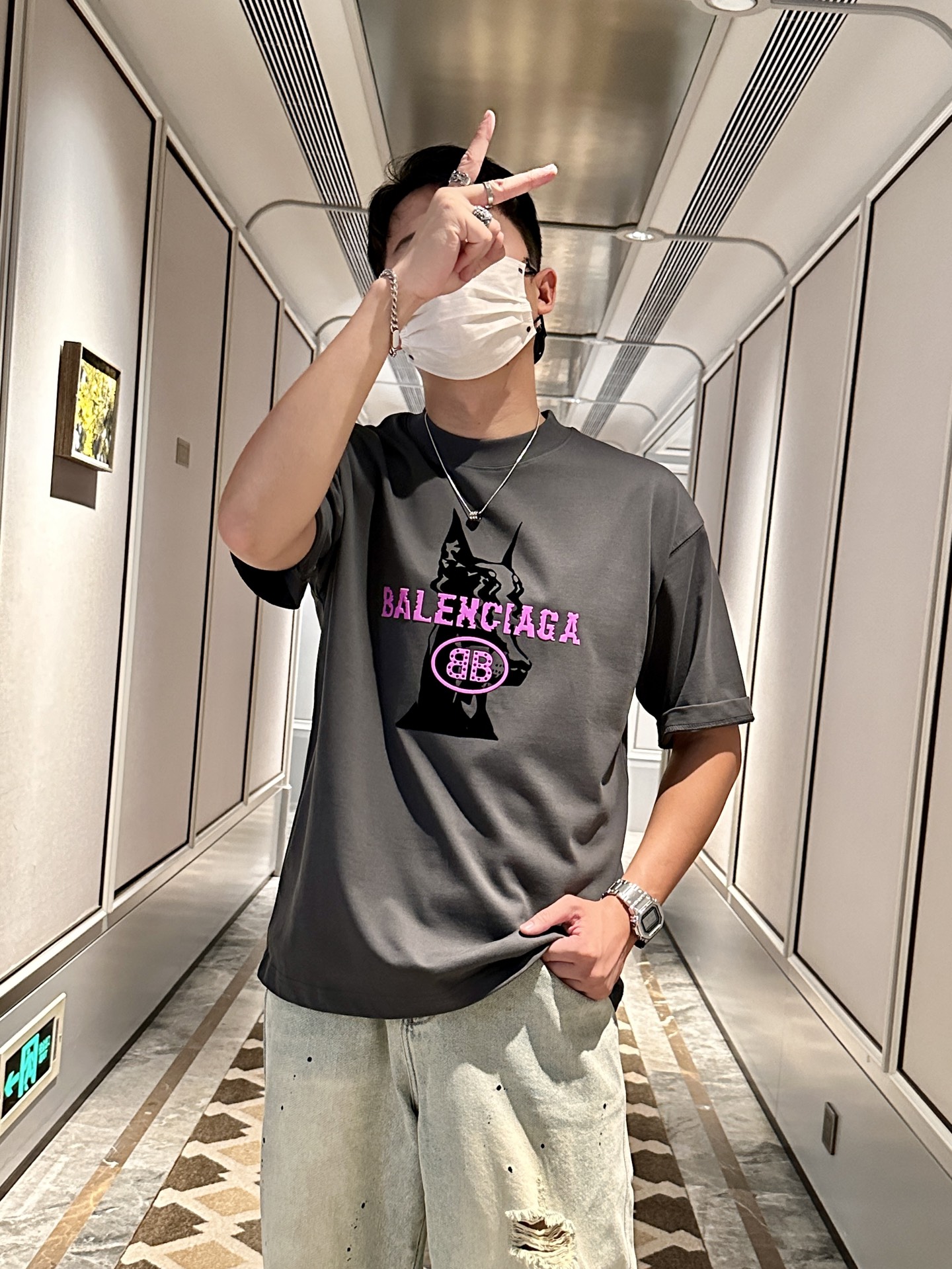 巴黎世家2026春夏款/官网同步面料采用重磅纯棉精梳棉面料，OS宽松版型，上身版型超正！日常百搭，衣橱必