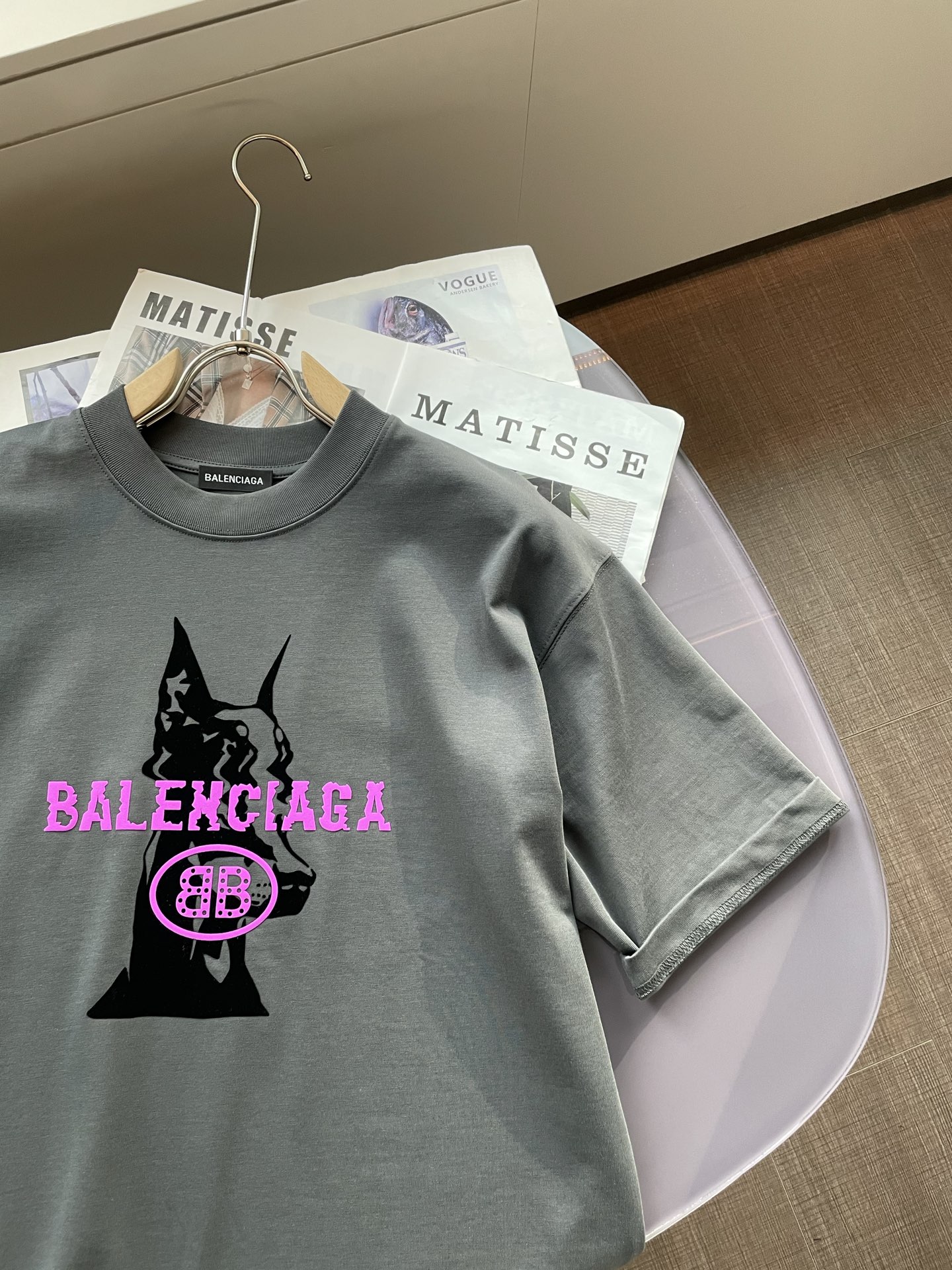 巴黎世家2026春夏款/官网同步面料采用重磅纯棉精梳棉面料，OS宽松版型，上身版型超正！日常百搭，衣橱必