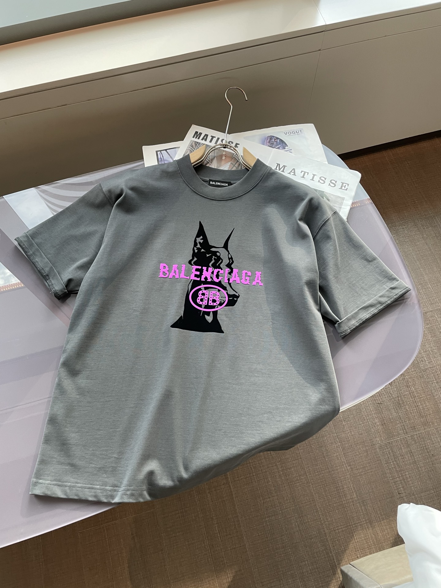 巴黎世家2026春夏款/官网同步面料采用重磅纯棉精梳棉面料，OS宽松版型，上身版型超正！日常百搭，衣橱必