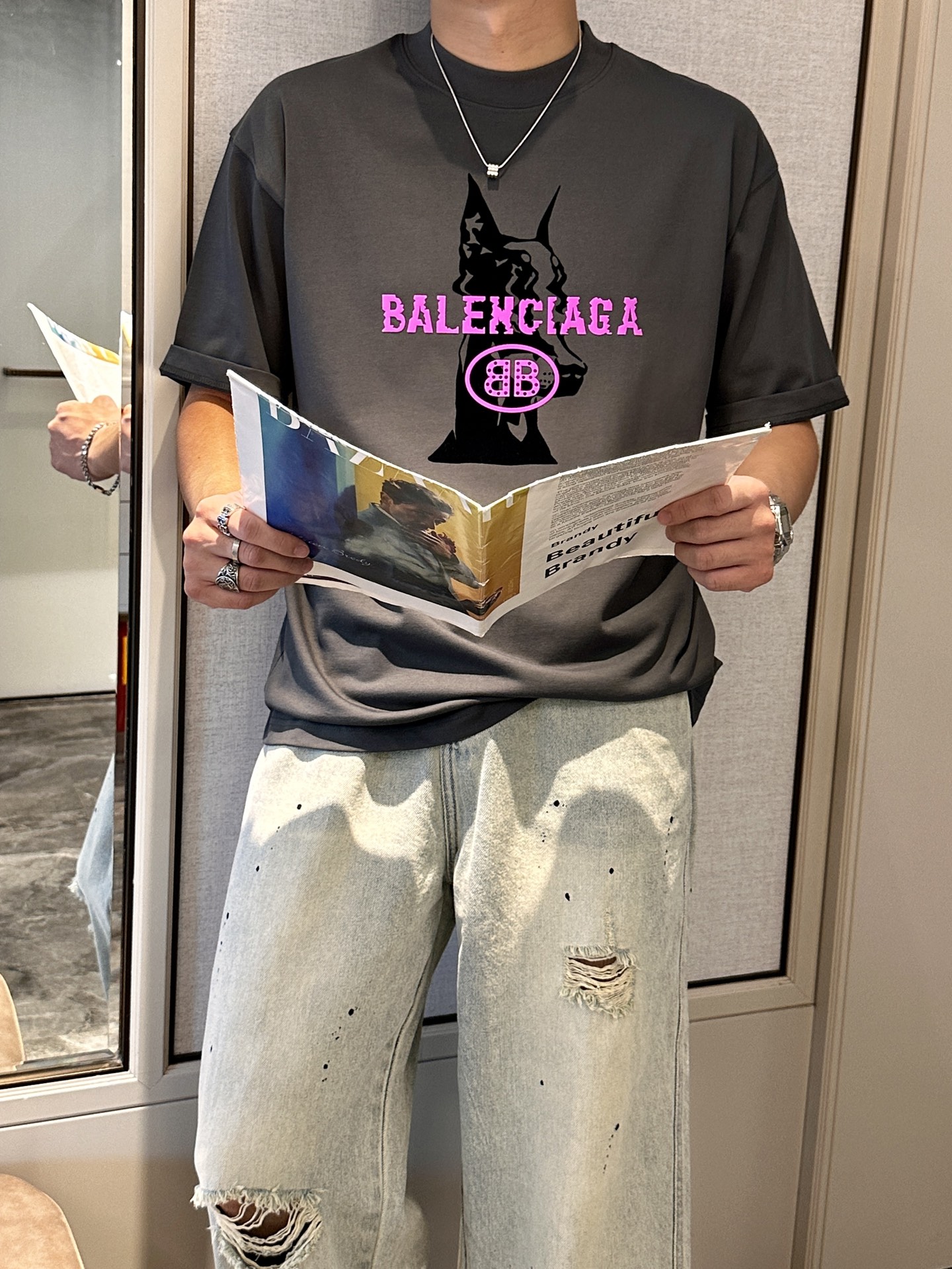 巴黎世家2026春夏款/官网同步面料采用重磅纯棉精梳棉面料，OS宽松版型，上身版型超正！日常百搭，衣橱必