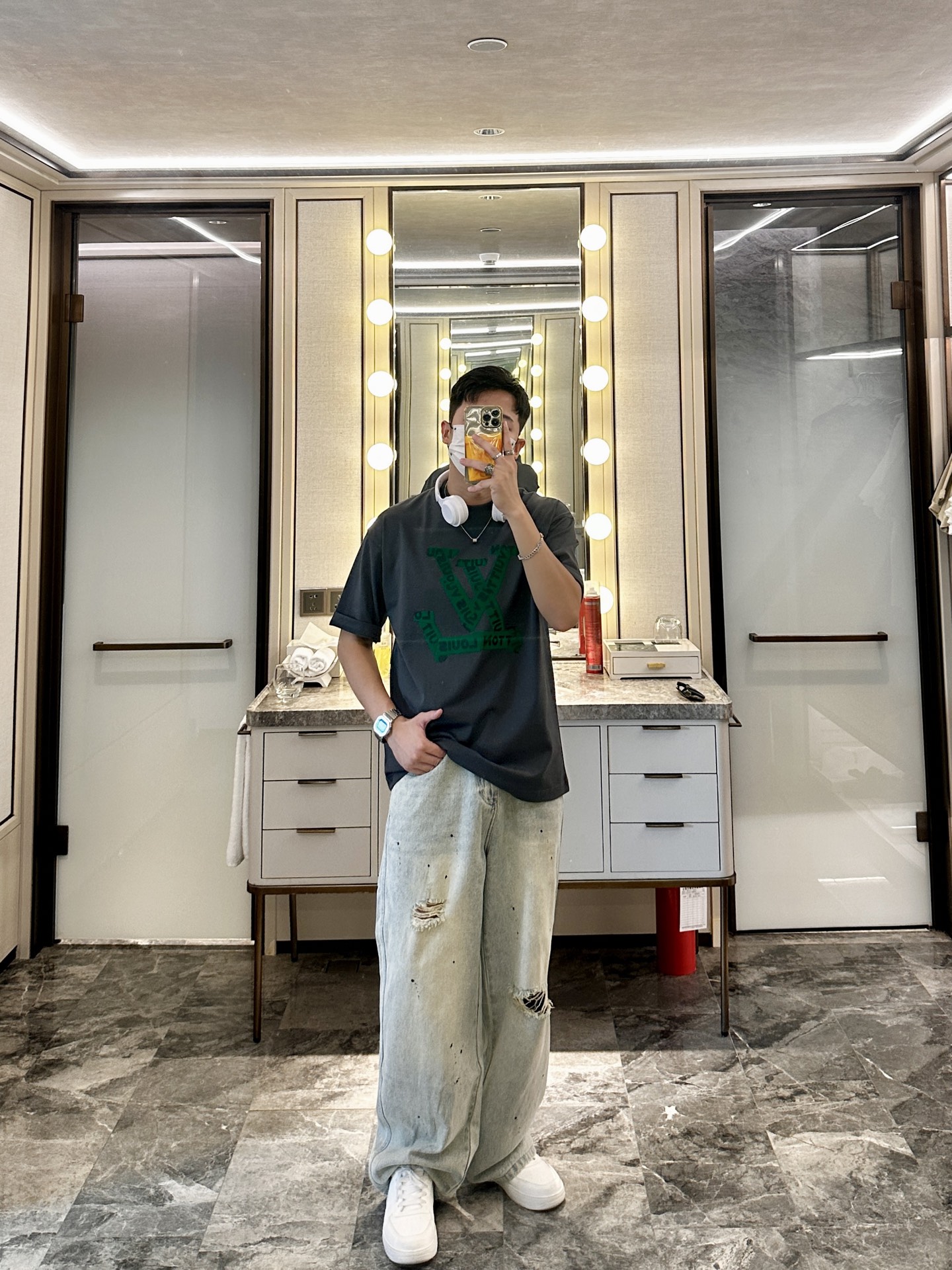 Lv2026春夏款/官网同步面料采用重磅纯棉精梳棉面料，OS宽松版型，上身版型超正！日常百搭，衣橱必备单