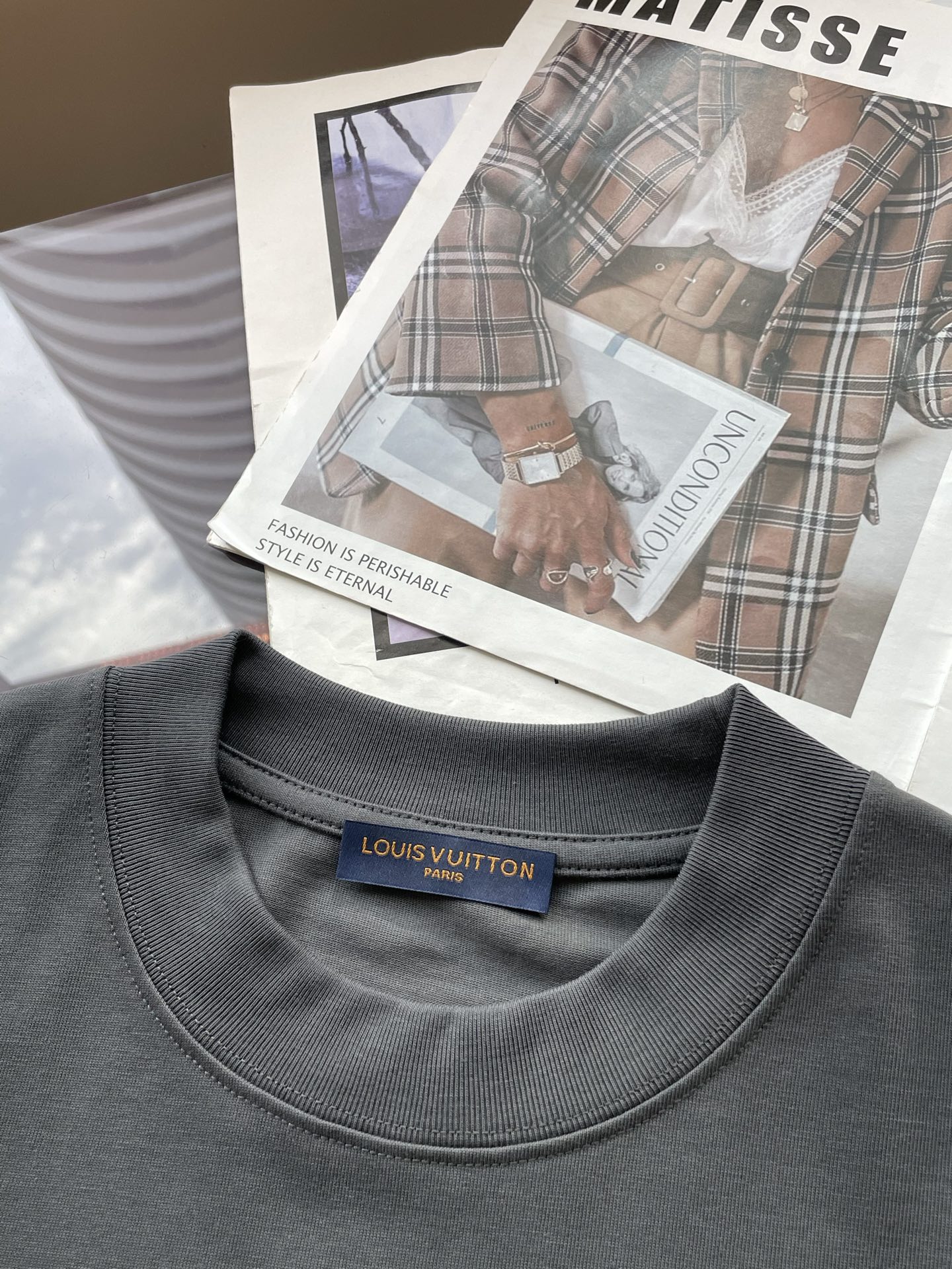 Lv2026春夏款/官网同步面料采用重磅纯棉精梳棉面料，OS宽松版型，上身版型超正！日常百搭，衣橱必备单