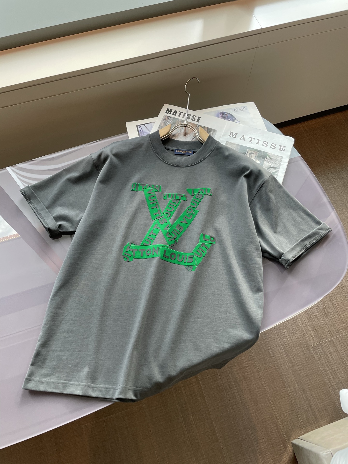 Lv2026春夏款/官网同步面料采用重磅纯棉精梳棉面料，OS宽松版型，上身版型超正！日常百搭，衣橱必备单