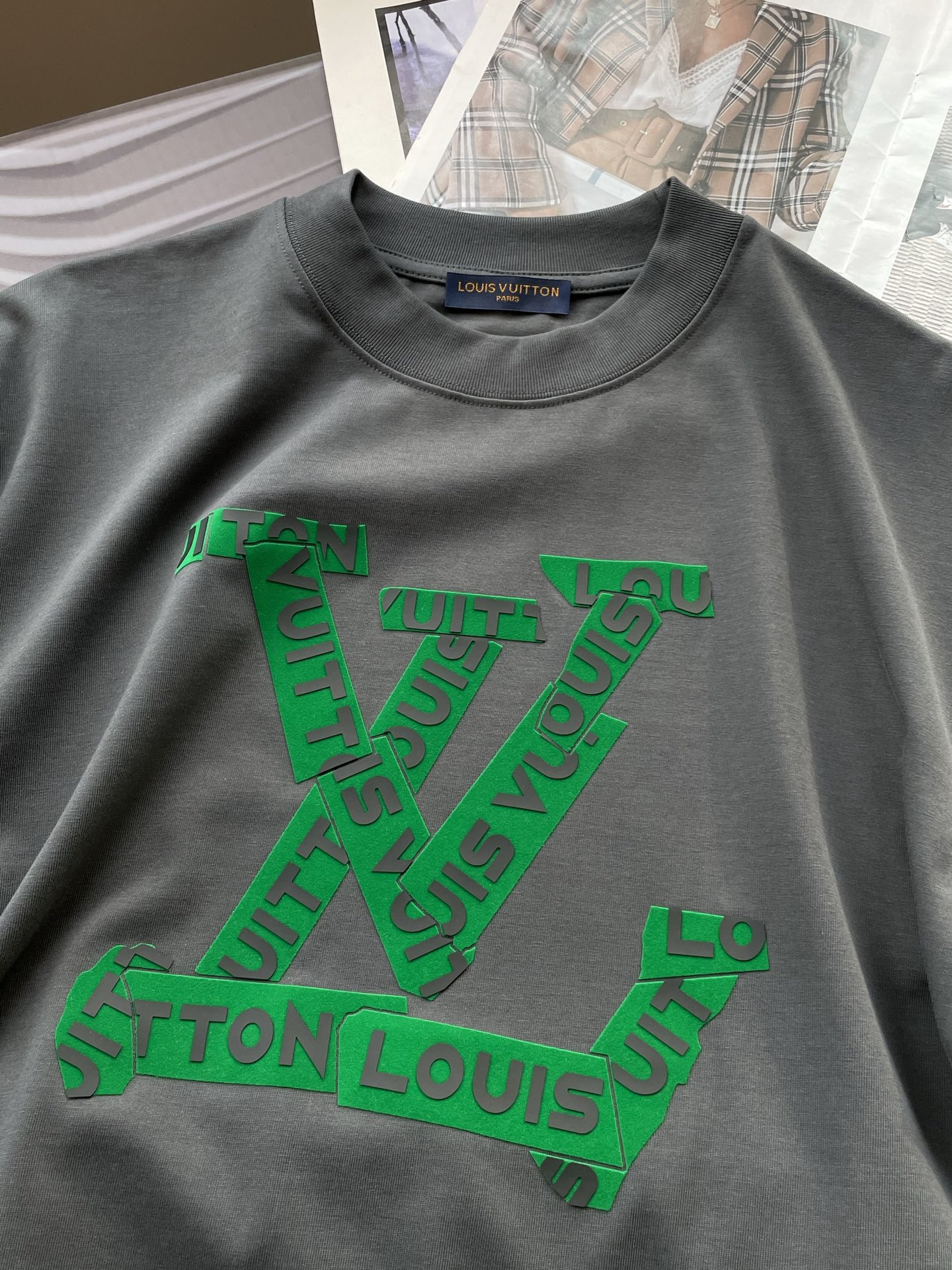 Lv2026春夏款/官网同步面料采用重磅纯棉精梳棉面料，OS宽松版型，上身版型超正！日常百搭，衣橱必备单