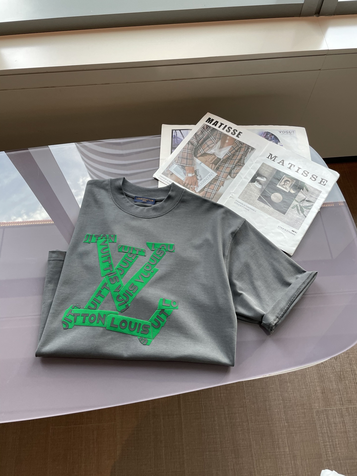 Lv2026春夏款/官网同步面料采用重磅纯棉精梳棉面料，OS宽松版型，上身版型超正！日常百搭，衣橱必备单