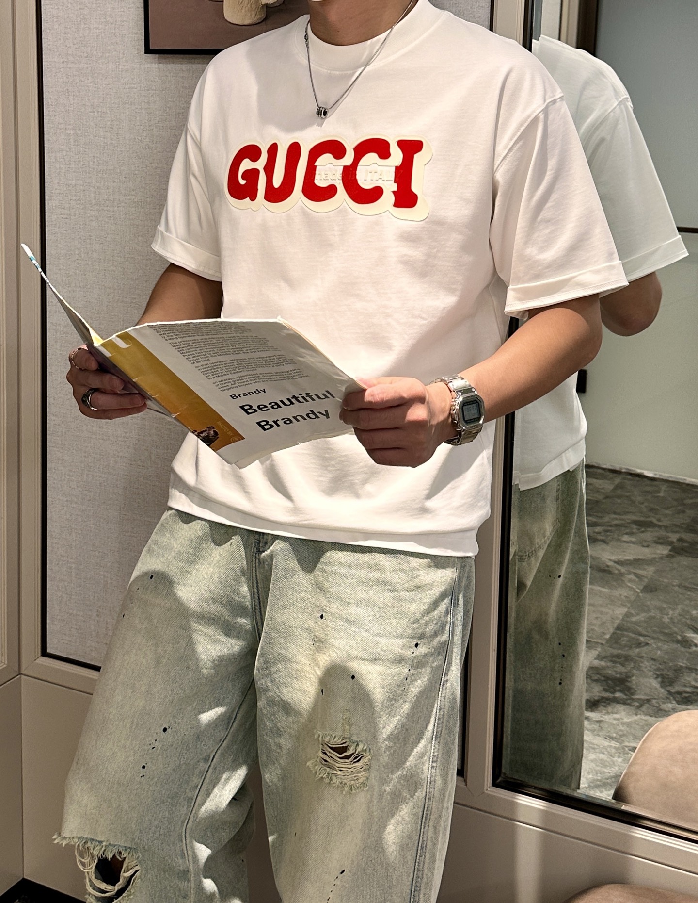 NO:498136,Gucc 2025 spring and summer style/official website synchronization The fabric is made of heavy pure cotton combed cotton fabric, OS loose style, and the upper body style is super positive!  Everyday versatile, a must-have item for wardrobe!  Size S-3XL (Large-size) Size/part S M L XL 2XL 3XL Shoulder width 52 54 56 57 59 60 Clothes length 70 72.75.78.82.85. Bust 54 56.58.60.62.64. Sleeve length 24 26 27 28 29 30,,gucci,alexander wang19860909Gucc 2025春夏款/官网同步 面料采用重磅纯棉精梳棉面料,OS宽松版型,上身版型超正！日常百搭,衣橱必备单品！ 尺码 S-3XL（版型偏大） 码数/部位S M L XL 2XL 3XL 肩宽 52 54 56 57 59 60 衣长70 72.75.78.82.85. 胸围 54 56.58.60.62.64. 袖长24 26 27 28 29 30,,gucci,alexander wang,Men's clothing