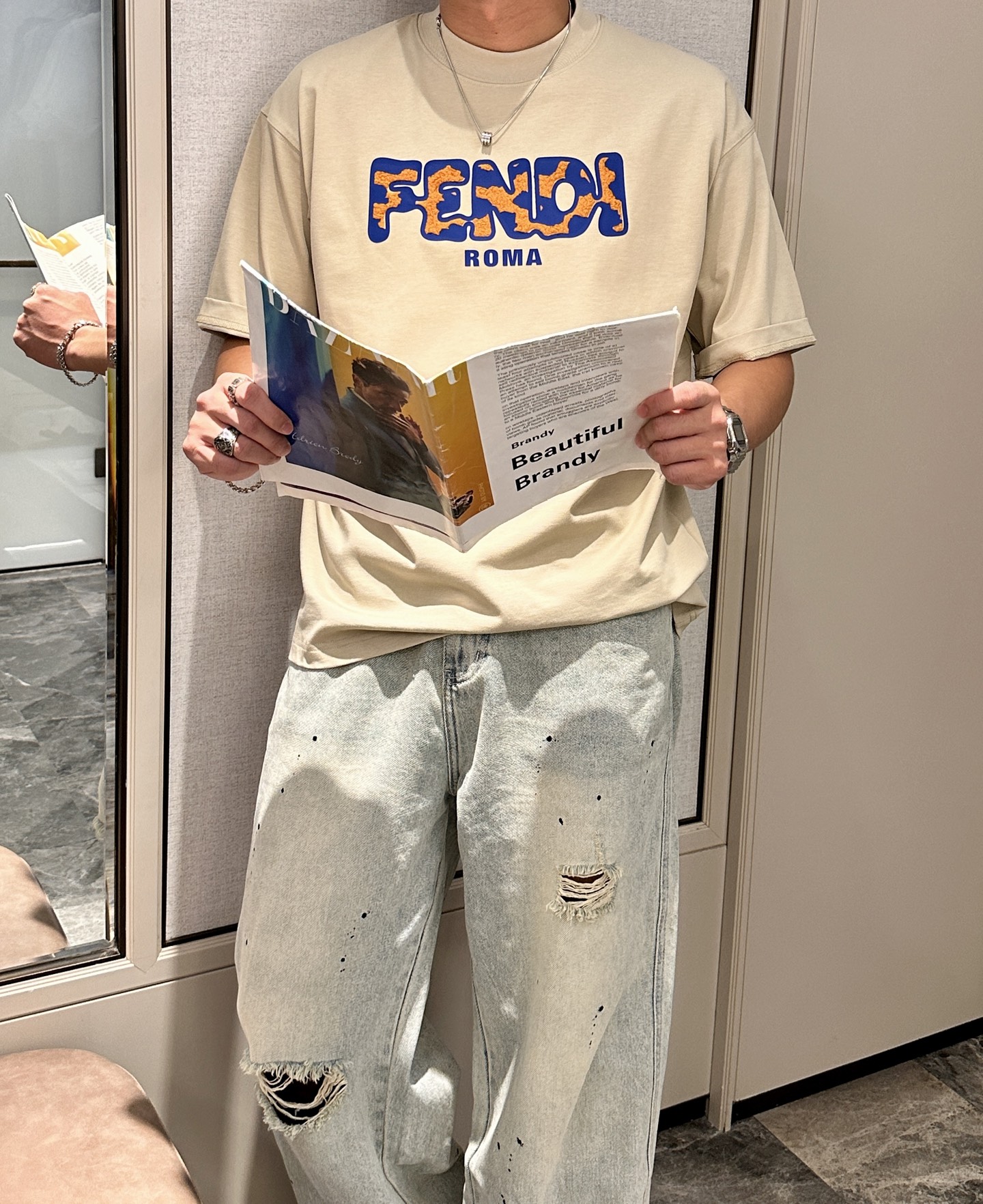 NO:509908,FD 2025 spring and summer style/official website synchronization The fabric is made of heavy pure cotton combed cotton fabric, OS loose style, and the upper body style is super positive!  Everyday versatile, a must-have item for wardrobe!  Size S-3XL (Large-size) Size/part S M L XL 2XL 3XL Shoulder width 52 54 56 57 59 60 Clothes length 70 72.75.78.82.85. Bust 54 56.58.60.62.64. Sleeve length 24 26 27 28 29 30,,alexander wang19860909FD 2025春夏款/官网同步 面料采用重磅纯棉精梳棉面料,OS宽松版型,上身版型超正！日常百搭,衣橱必备单品！ 尺码 S-3XL（版型偏大） 码数/部位S M L XL 2XL 3XL 肩宽 52 54 56 57 59 60 衣长70 72.75.78.82.85. 胸围 54 56.58.60.62.64. 袖长24 26 27 28 29 30,,alexander wang,Men's clothing