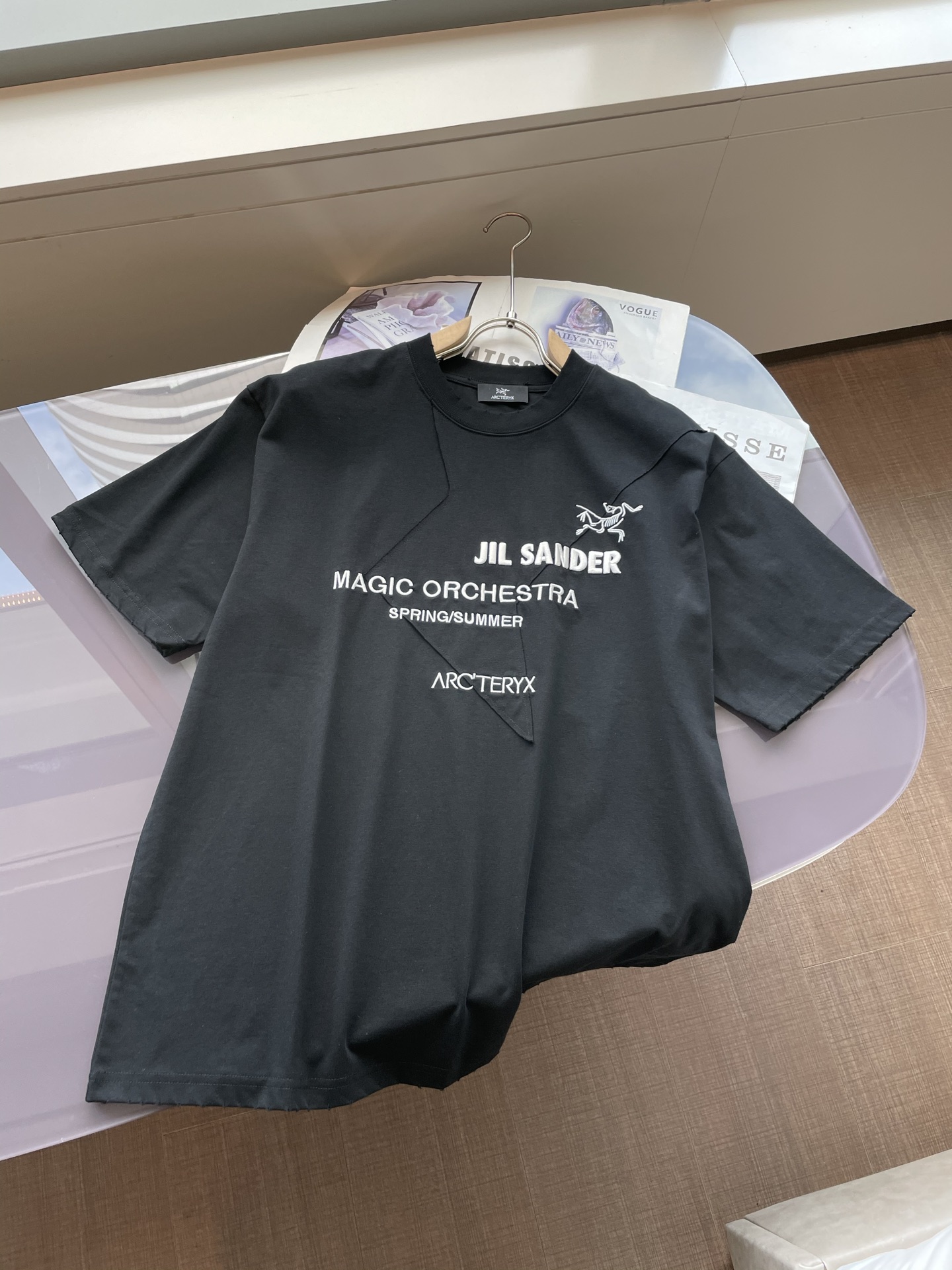 NO:451268,Archaeopteryx 2025 new round neck short-sleeved T-shirt high-end version!  Customized fabrics for counters are breathable and comfortable, with impeccable details, and the brand element design concept reflects high quality. The feel is delicate and soft!  It is casually cut, with a great upper body style!  Code number M-2XL, arc'teryx, T-shirt,tees, t-shirt,alexander wang19860909始祖鸟 2025新款 圆领 短袖 T恤 高端版本！专柜定制面料 透气舒适度高,细节无可挑剔,品牌元素设计理念,体现高品质.手感细腻柔软！呈现休闲裁剪,上身版型超赞！ 码数M-2XL,arc'teryx,T-shirt,tees，t-shirt,alexander wang,Men's clothing