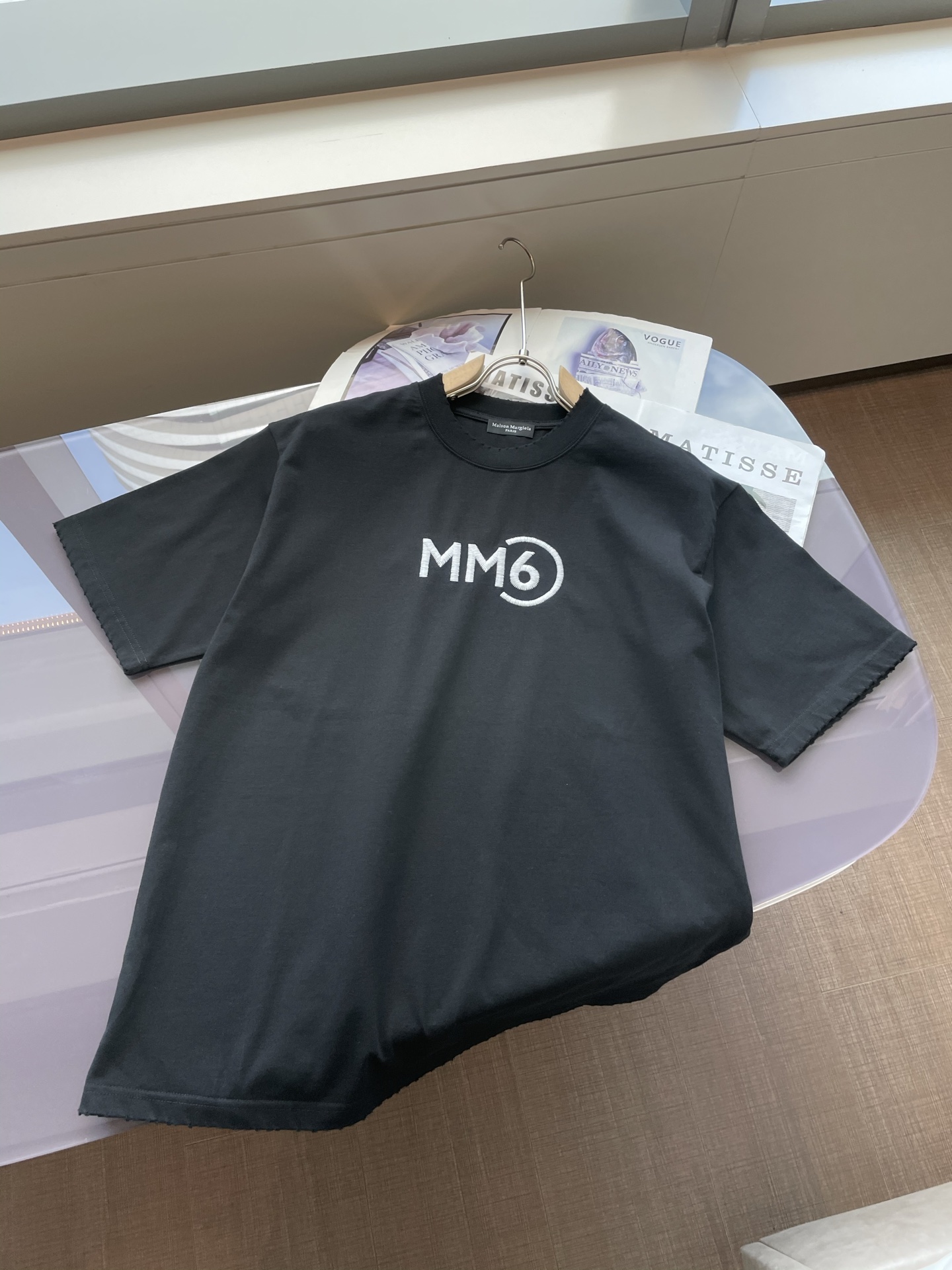 NO:451274,Majira 2025 new round neck short-sleeved T-shirt high-end version!  Customized fabrics for counters are breathable and comfortable, with impeccable details, and the brand element design concept reflects high quality. The feel is delicate and soft!  It is casually cut, with a great upper body style!  Count s-l,masion margiela,T-shirt,tees,t-shirt,alexander wang19860909马吉拉 2025新款 圆领 短袖 T恤 高端版本！专柜定制面料 透气舒适度高,细节无可挑剔,品牌元素设计理念,体现高品质.手感细腻柔软！呈现休闲裁剪,上身版型超赞！ 码数s-l,,masion margiela,T-shirt,tees，t-shirt,alexander wang,Men's clothing