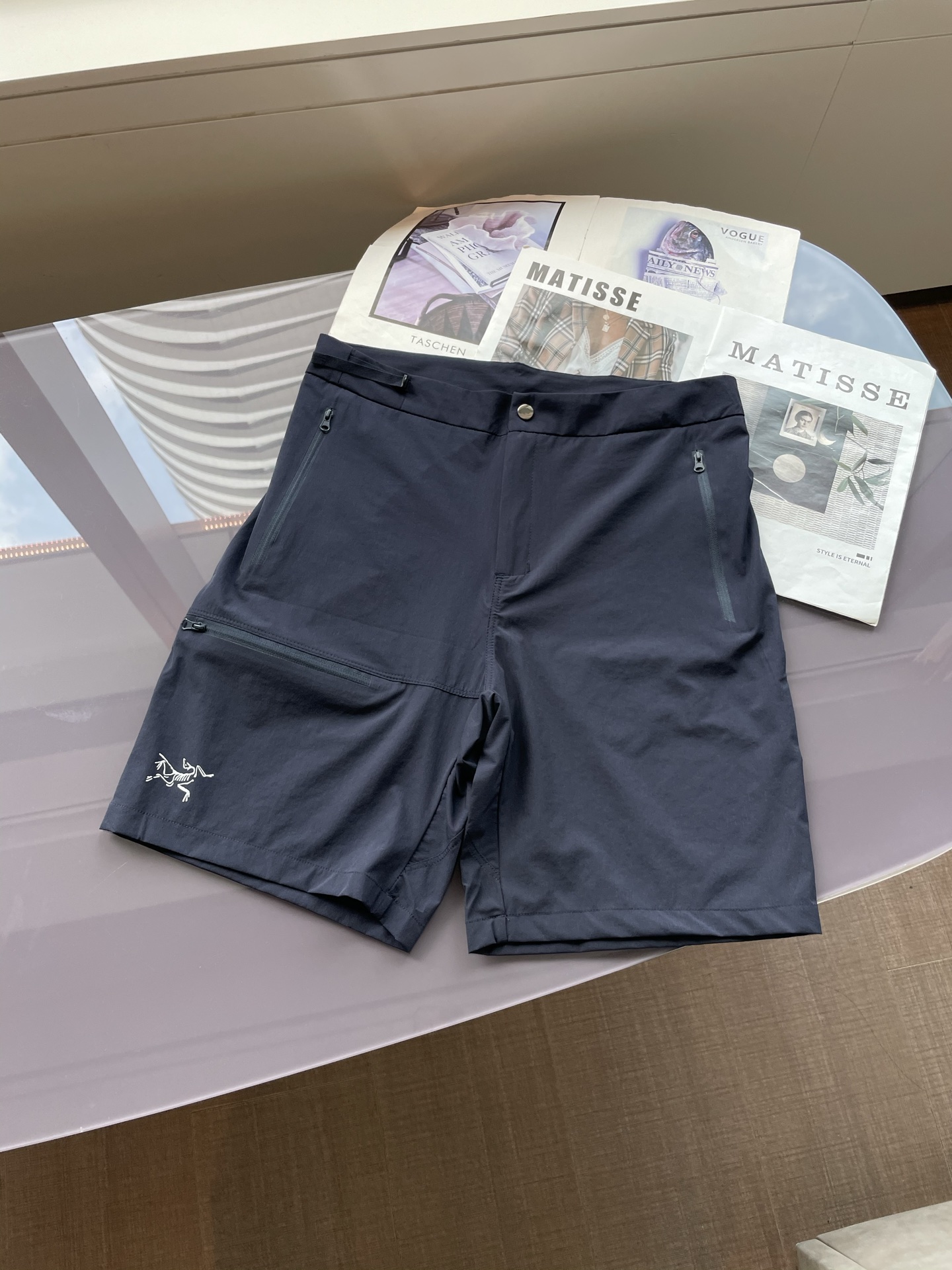 NO:451330,Archaeopteryx 2025ss summer outfit latest style casual beach pants quick dry!  Exquisite and fashionable, with outstanding visual effects, slimming and modifying the legs!  Full of sportiness!  Suitable for a wide crowd and not picky!  Sports beach shorts are customized high-density memory nylon fabrics, soft and delicate, breathable and comfortable. The simple and sporty design allows you to easily create a personalized look, and wear it with sports shoes to interpret the sports and casual style!  Size m-xxxl,arc'teryx,sneakers,shorts,alexander wang19860909始祖鸟 2025ss夏装最新款 休闲沙滩裤 速干！精致时髦 视觉效果突出 显瘦修饰腿型！运动感十足！适合人群广不挑人！运动沙滩短裤 客供定制高密度记忆尼龙面料,柔软细腻、透气舒适.简约而极具运动风的设计,让你轻松打造出个性的造型,搭配运动鞋穿着,演绎运动休闲风格！ 尺码m-xxxl,arc'teryx,sneakers,shorts,alexander wang,Men's clothing