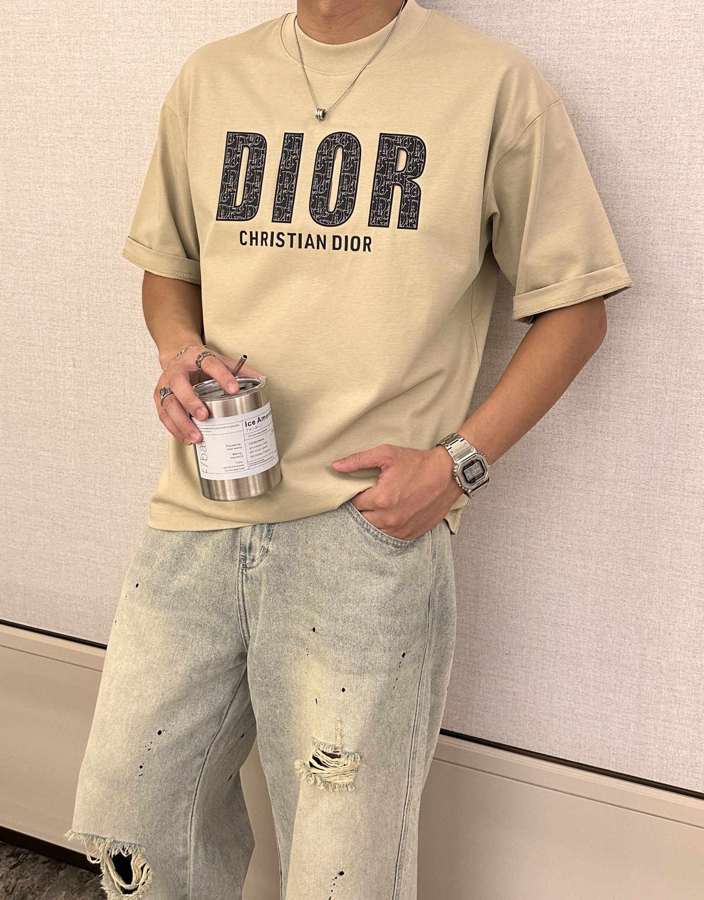 NO:509914,Dior 2025 spring and summer style/official website synchronization The fabric is made of heavy pure cotton combed cotton fabric, OS loose style, and the upper body style is super positive!  Everyday versatile, a must-have item for wardrobe!  Size S-3XL (Large-size) Size/part S M L XL 2XL 3XL Shoulder width 52 54 56 57 59 60 Clothes length 70 72.75.78.82.85. Bust 54 56.58.60.62.64. Sleeve length 24 26 27 28 29 30,,dior,alexander wang19860909Dior 2025春夏款/官网同步 面料采用重磅纯棉精梳棉面料,OS宽松版型,上身版型超正！日常百搭,衣橱必备单品！ 尺码 S-3XL（版型偏大） 码数/部位S M L XL 2XL 3XL 肩宽 52 54 56 57 59 60 衣长70 72.75.78.82.85. 胸围 54 56.58.60.62.64. 袖长24 26 27 28 29 30,,dior,alexander wang,Men's clothing