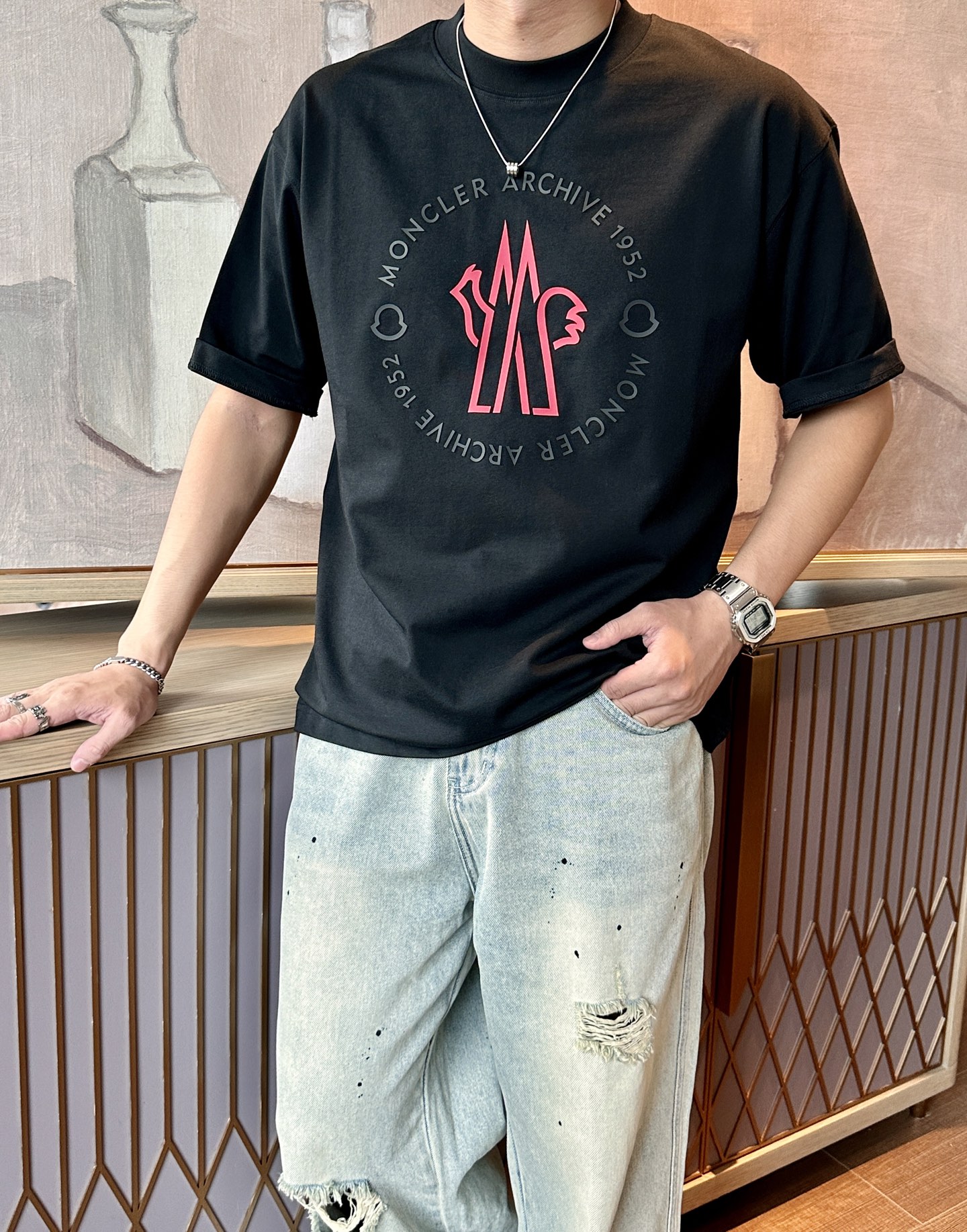 NO:452934,The 2025 spring and summer style/official website synchronization The fabric is made of heavy pure cotton combed cotton fabric, OS loose style, and the upper body style is super positive!  Everyday versatile, a must-have item for wardrobe!  Size S-3XL (Large-size) Size/part S M L XL 2XL 3XL Shoulder width 52 54 56 57 59 60 Length 70 72.75.78.82.85. Bust 54 56.58.60.62.64. Sleeve length 24 26 27 28 29 30,,Moncler,alexander wang19860909蒙口 2025春夏款/官网同步 面料采用重磅纯棉精梳棉面料,OS宽松版型,上身版型超正！日常百搭,衣橱必备单品！ 尺码 S-3XL（版型偏大） 码数/部位S M L XL 2XL 3XL 肩宽 52 54 56 57 59 60 衣长70 72.75.78.82.85. 胸围 54 56.58.60.62.64. 袖长24 26 27 28 29 30,,Moncler,alexander wang,Men's clothing