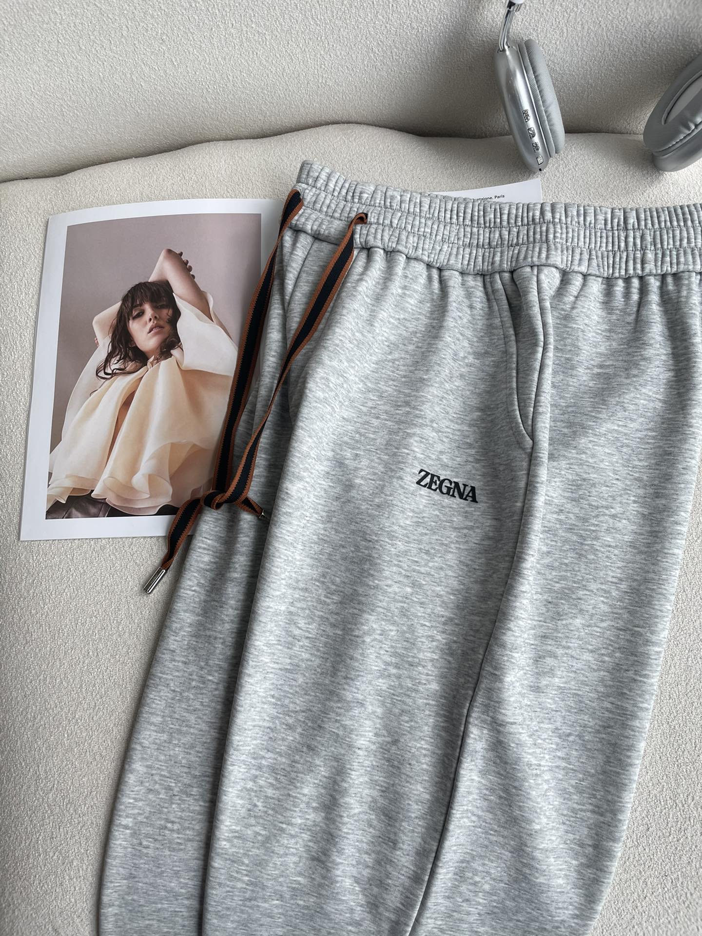 杰尼亚 2025秋冬最新休闲裤 内里加绒，非常保暖！版型超赞，能很好的修复各种腿型，非常个性！柔软排汗，