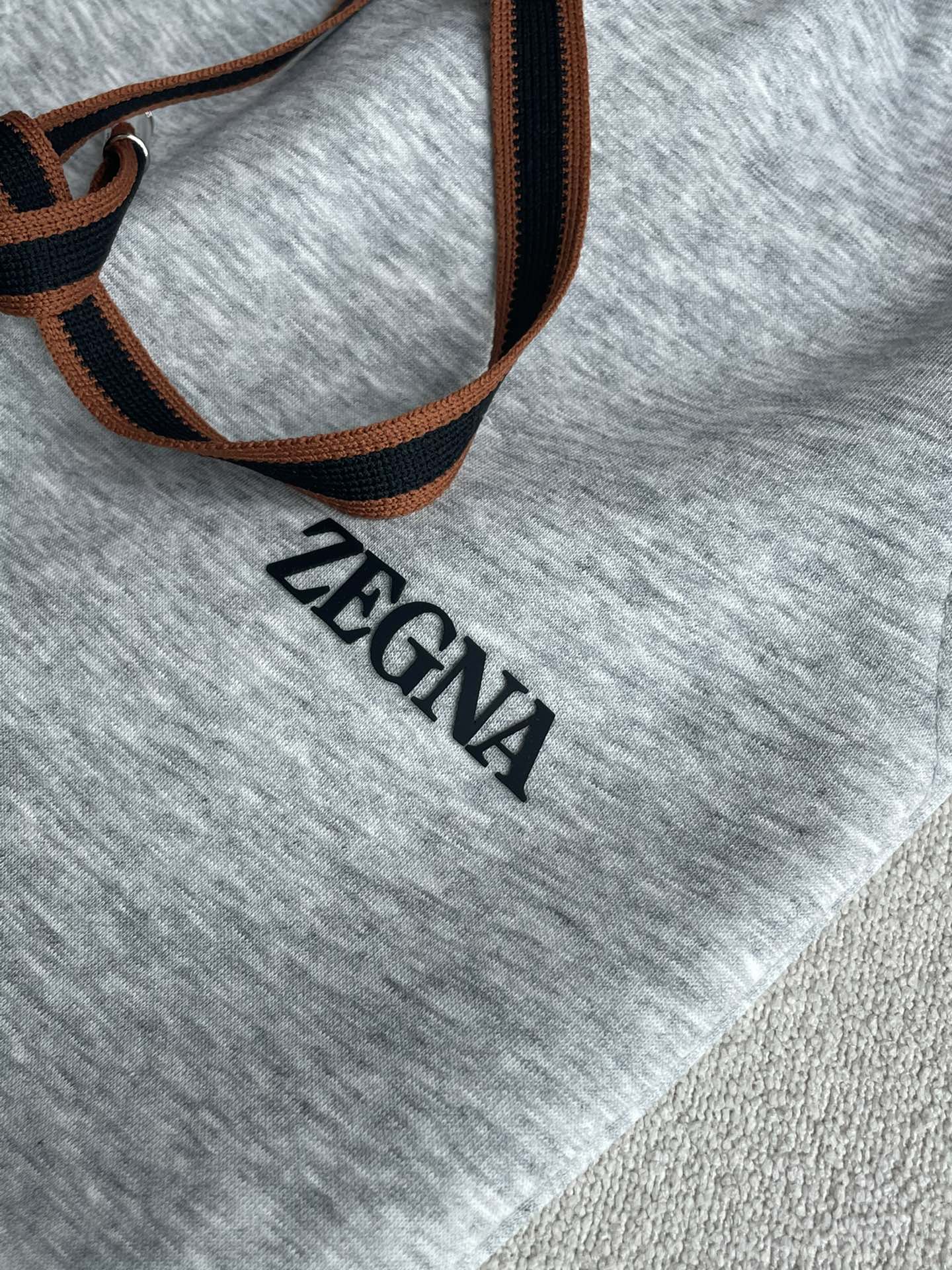 杰尼亚 2025秋冬最新休闲裤 内里加绒，非常保暖！版型超赞，能很好的修复各种腿型，非常个性！柔软排汗，