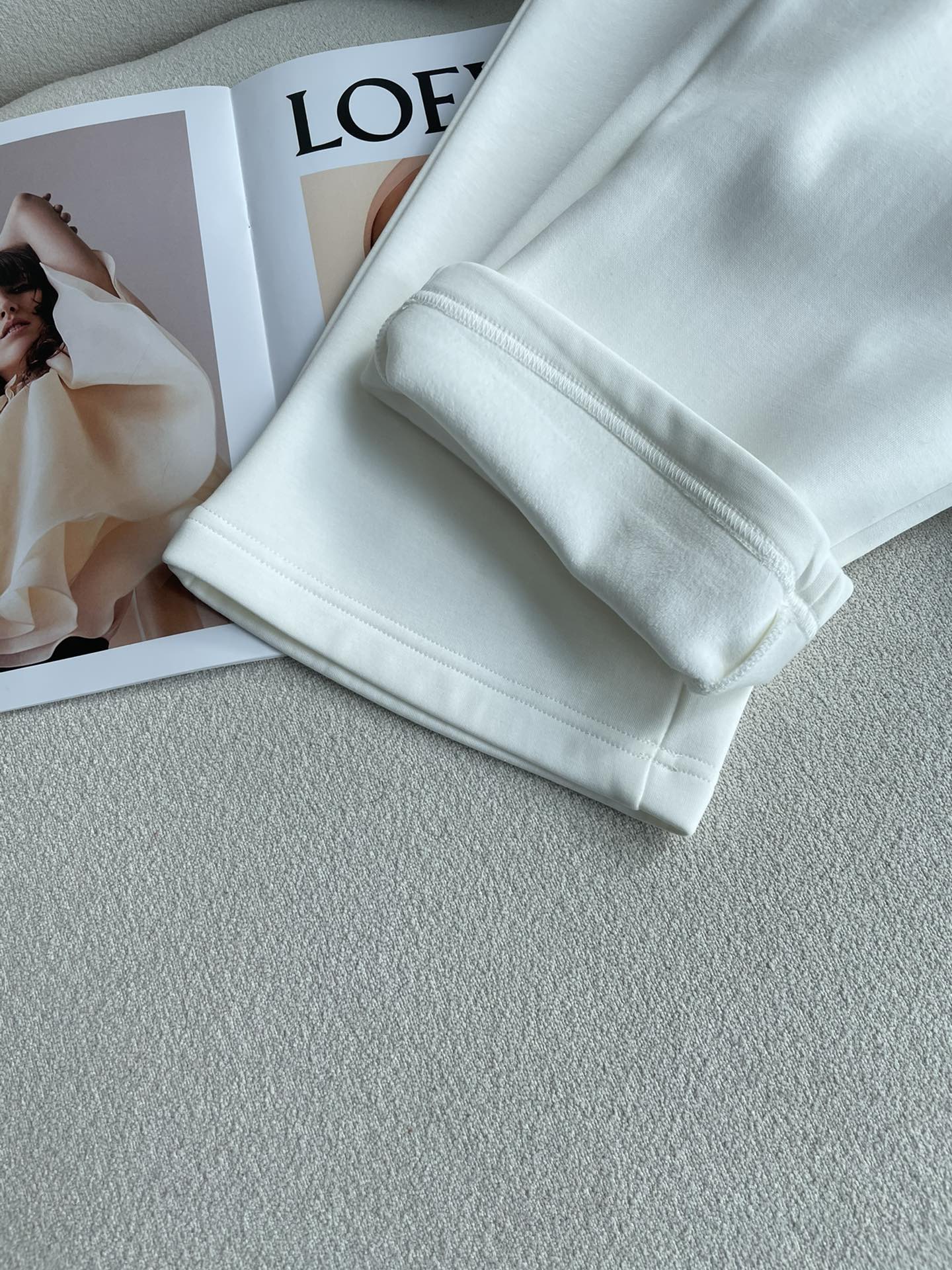 蒙口 2025秋冬最新休闲裤 内里加绒，非常保暖！版型超赞，能很好的修复各种腿型，非常个性！柔软排汗，舒