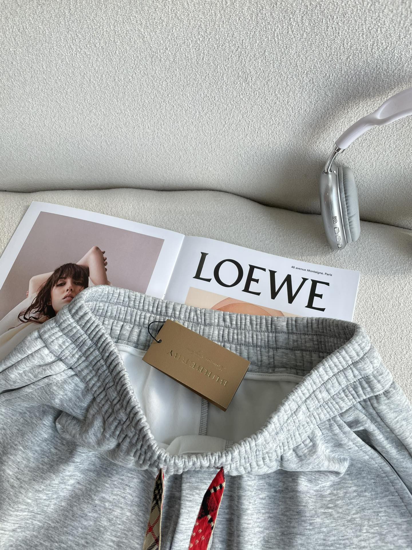 BUR 2025秋冬最新休闲裤 内里加绒，非常保暖！版型超赞，能很好的修复各种腿型，非常个性！柔软排汗，