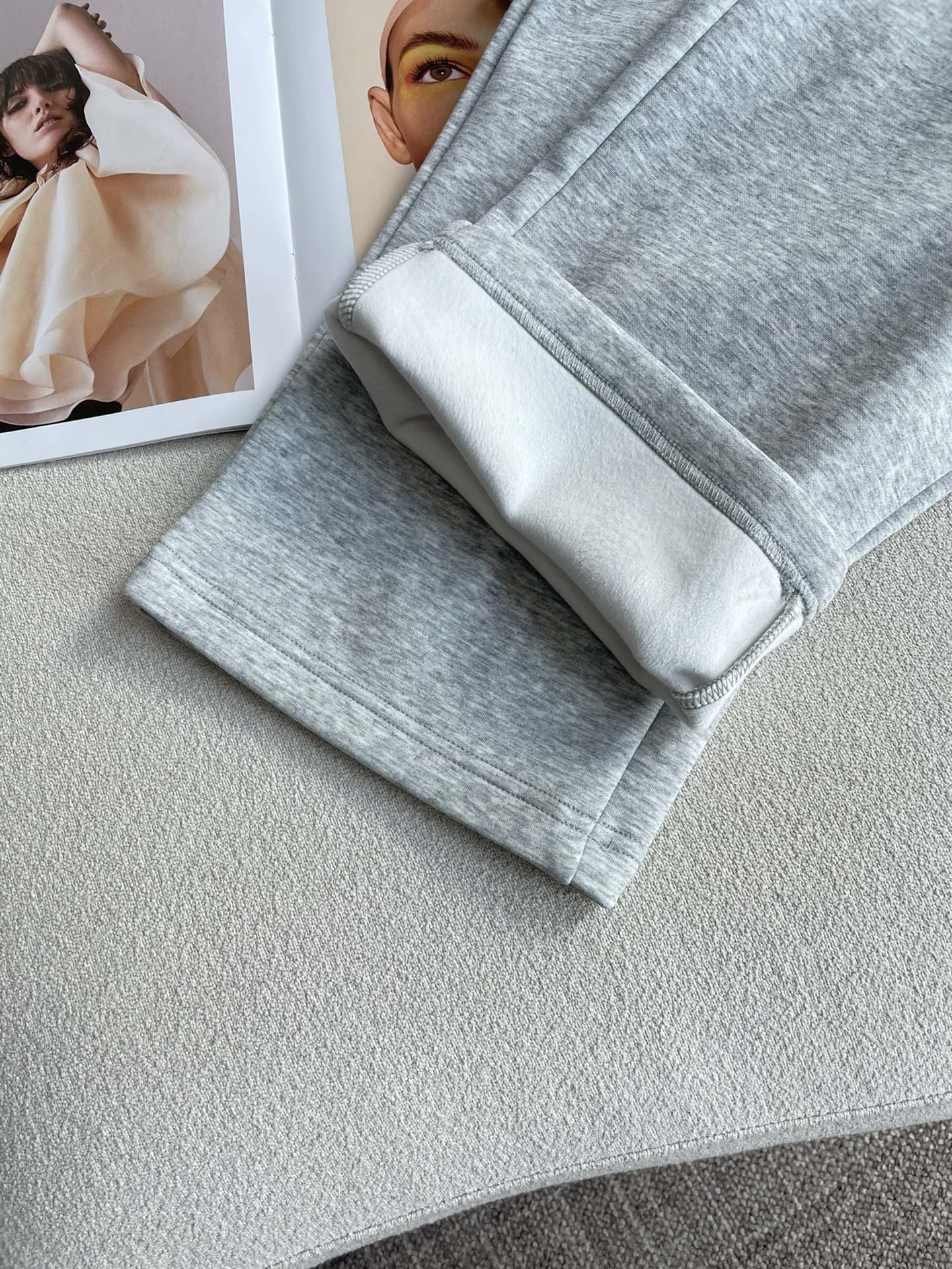 BUR 2025秋冬最新休闲裤 内里加绒，非常保暖！版型超赞，能很好的修复各种腿型，非常个性！柔软排汗，