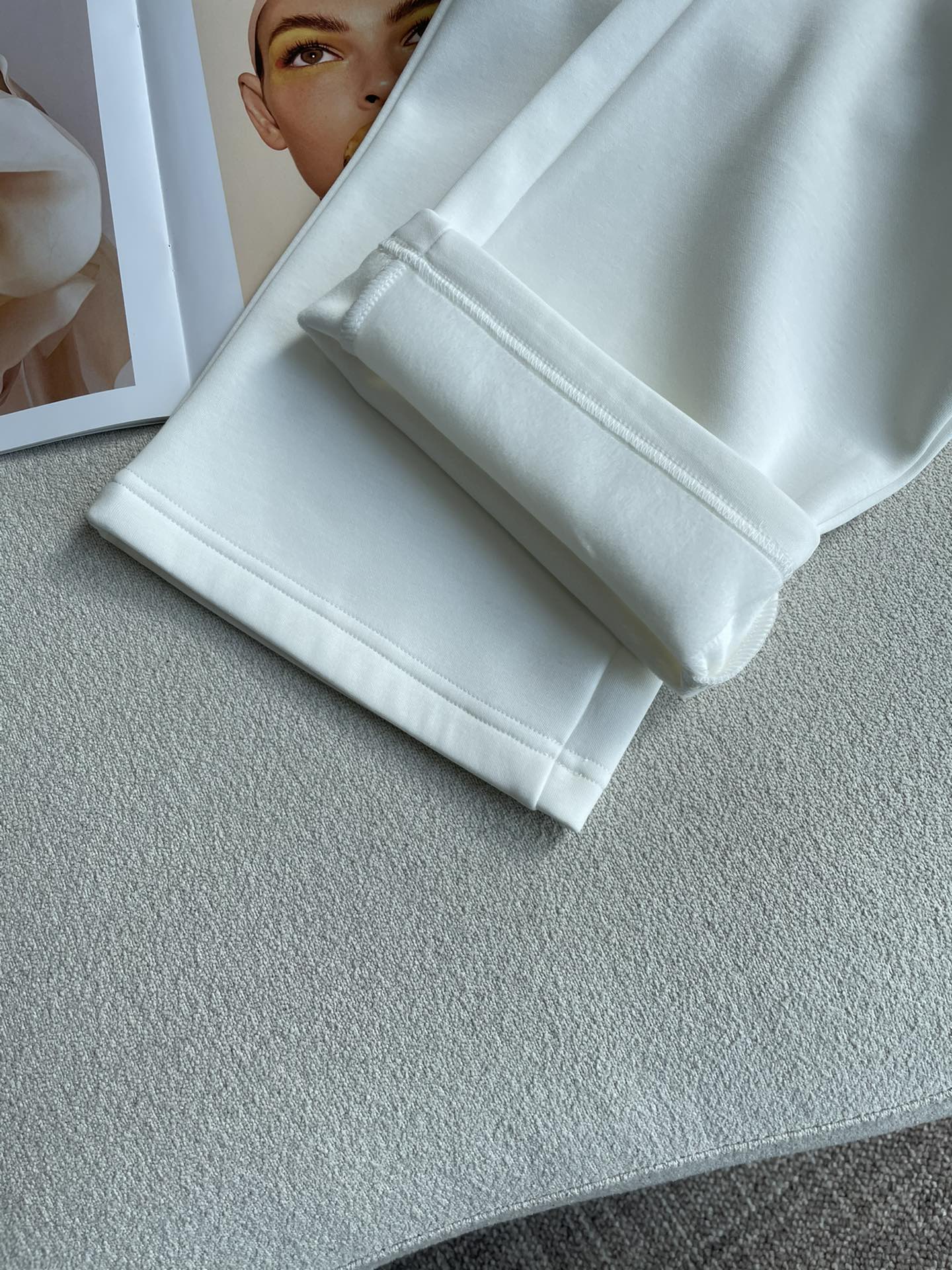 蒙口 2025秋冬最新休闲裤 内里加绒，非常保暖！版型超赞，能很好的修复各种腿型，非常个性！柔软排汗，舒