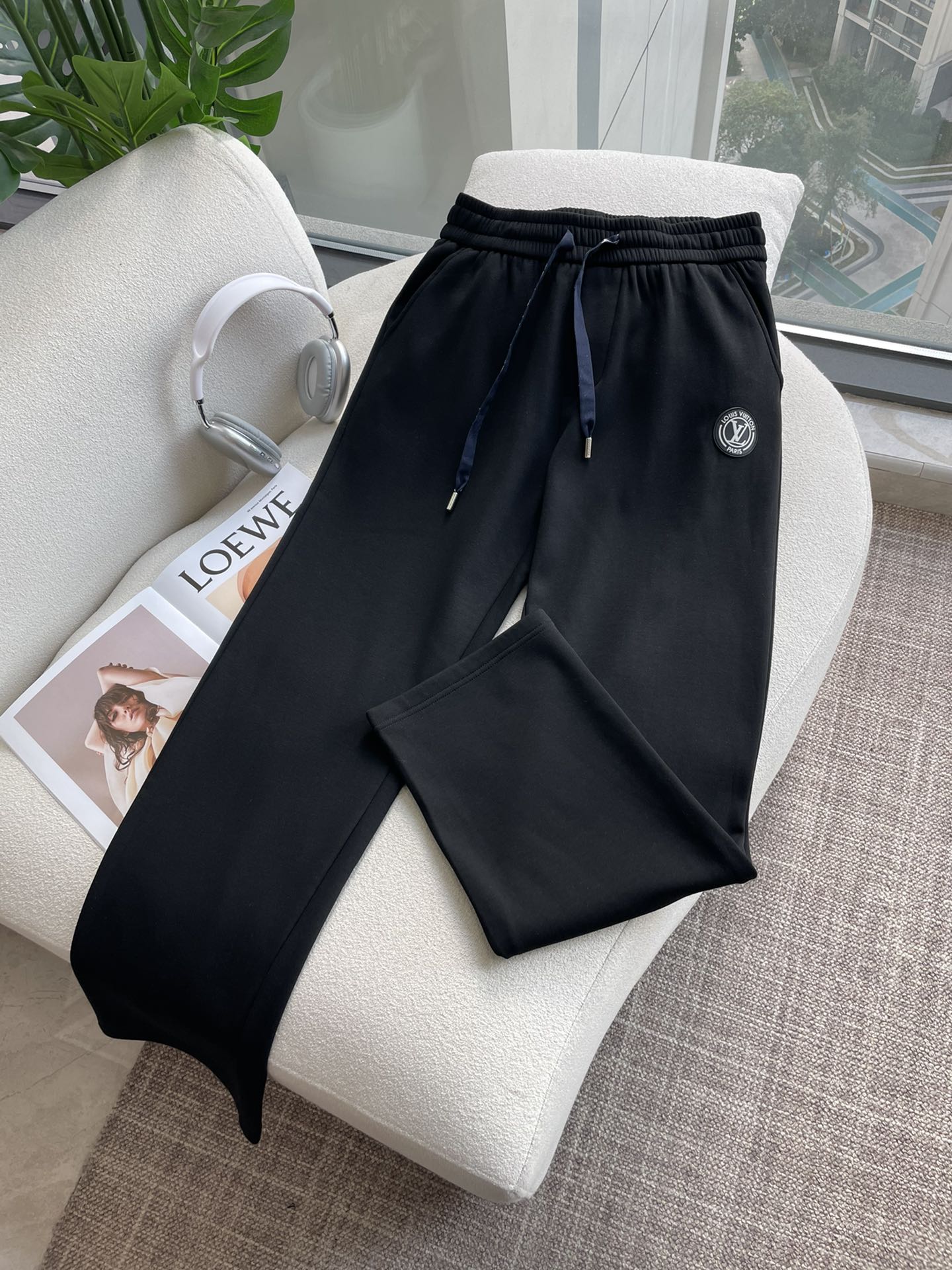 LV 2025秋冬最新休闲裤 内里加绒，非常保暖！版型超赞，能很好的修复各种腿型，非常个性！柔软排汗，舒