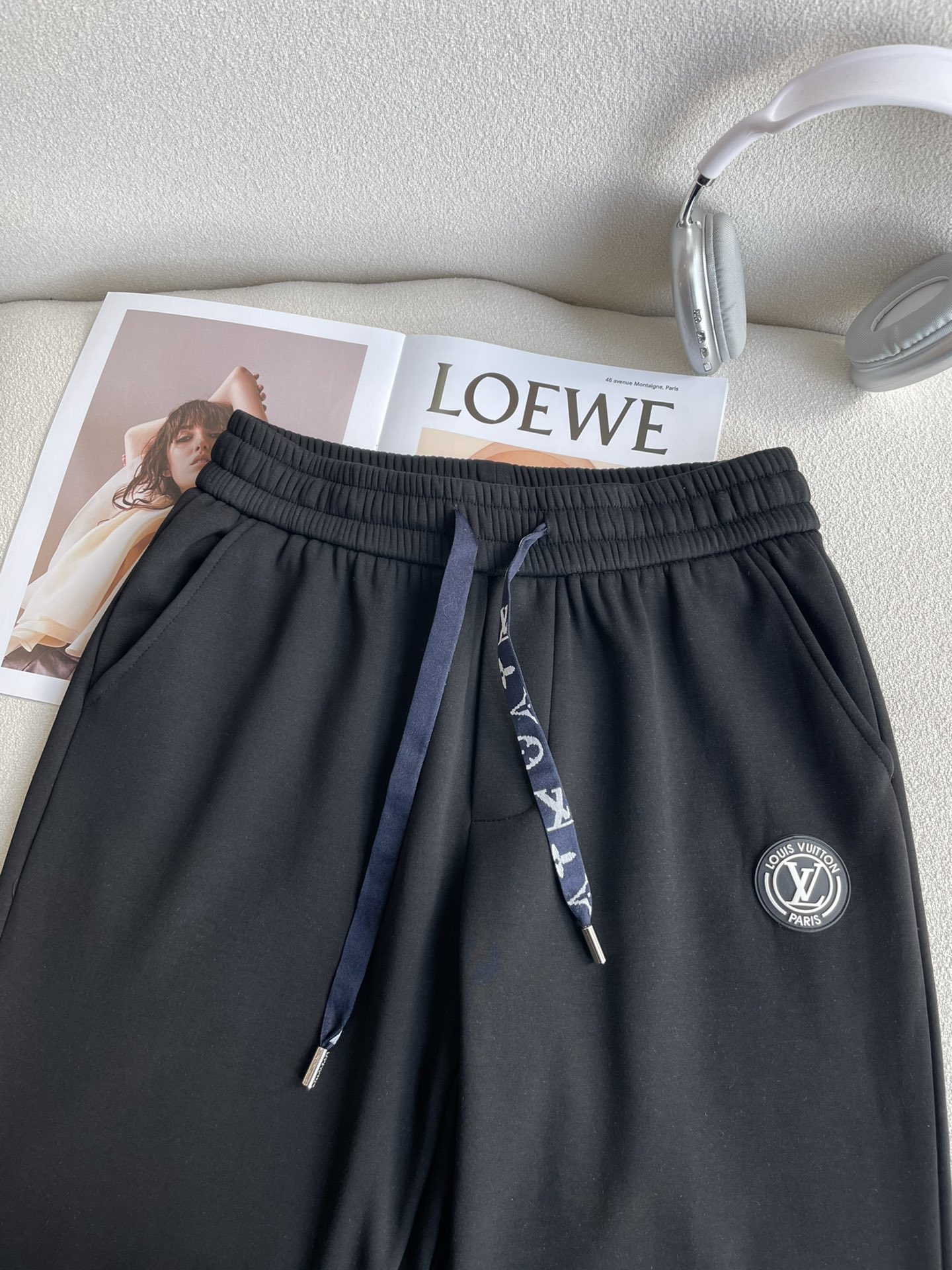 LV 2025秋冬最新休闲裤 内里加绒，非常保暖！版型超赞，能很好的修复各种腿型，非常个性！柔软排汗，舒