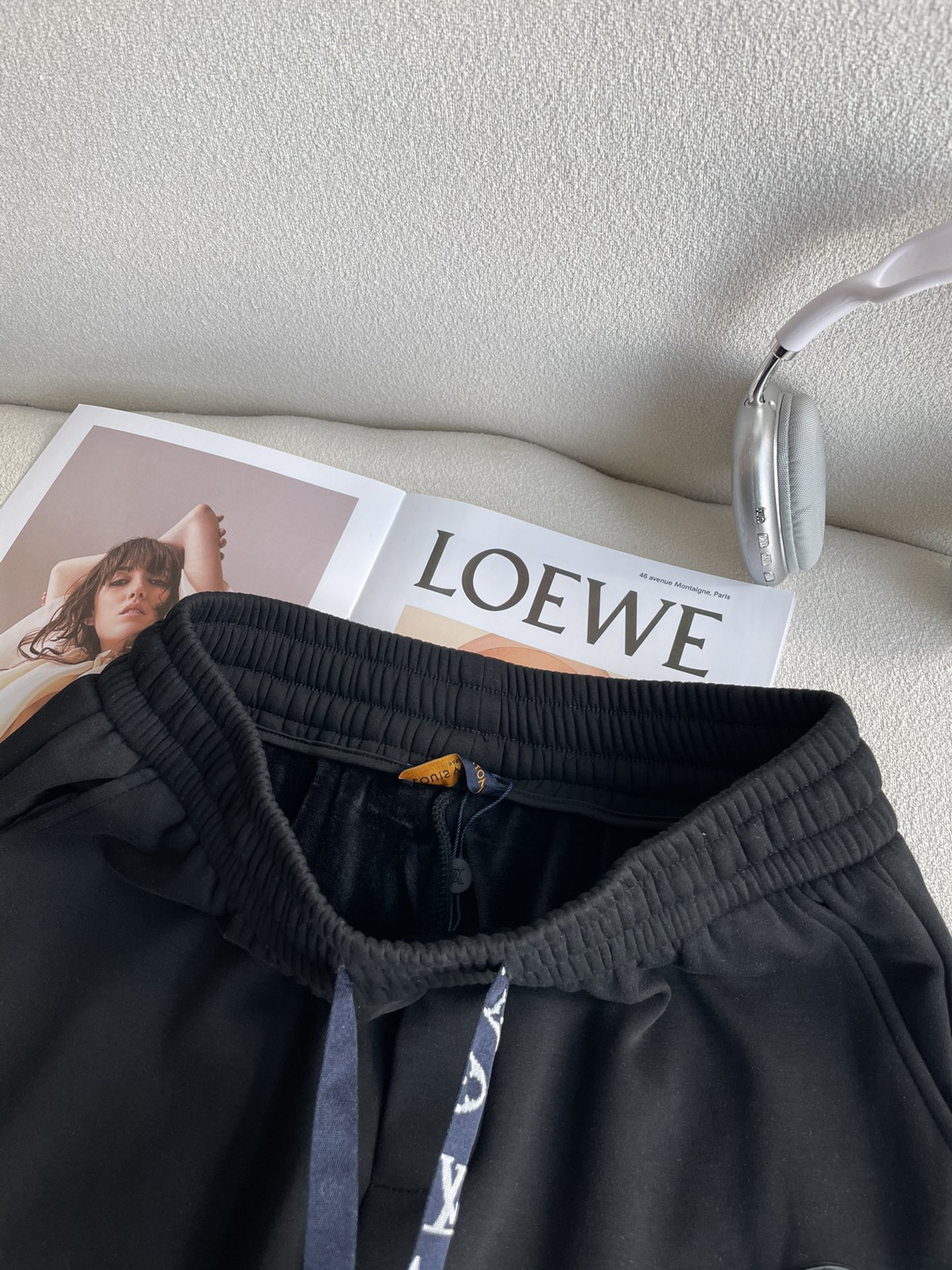 LV 2025秋冬最新休闲裤 内里加绒，非常保暖！版型超赞，能很好的修复各种腿型，非常个性！柔软排汗，舒