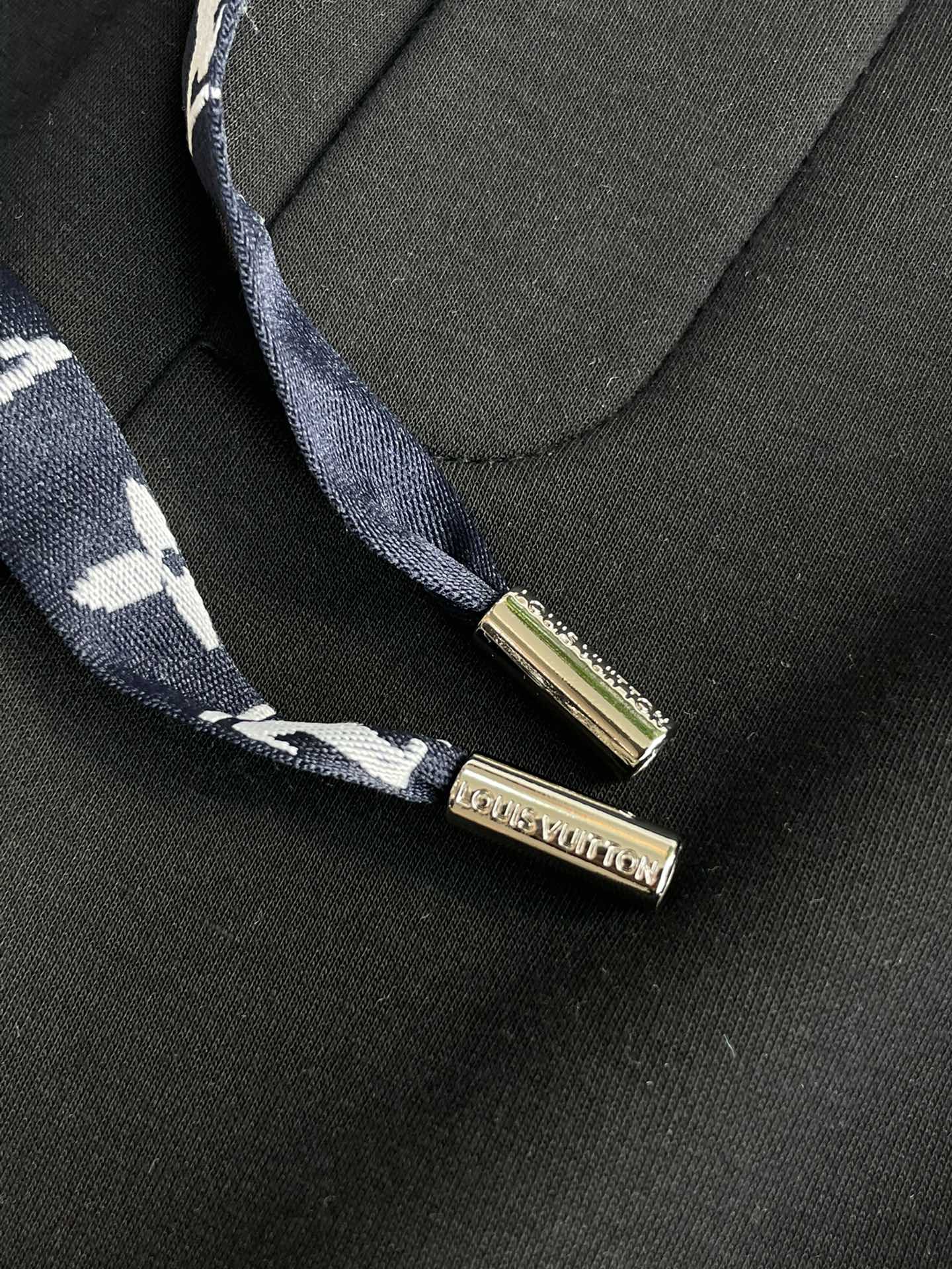 LV 2025秋冬最新休闲裤 内里加绒，非常保暖！版型超赞，能很好的修复各种腿型，非常个性！柔软排汗，舒