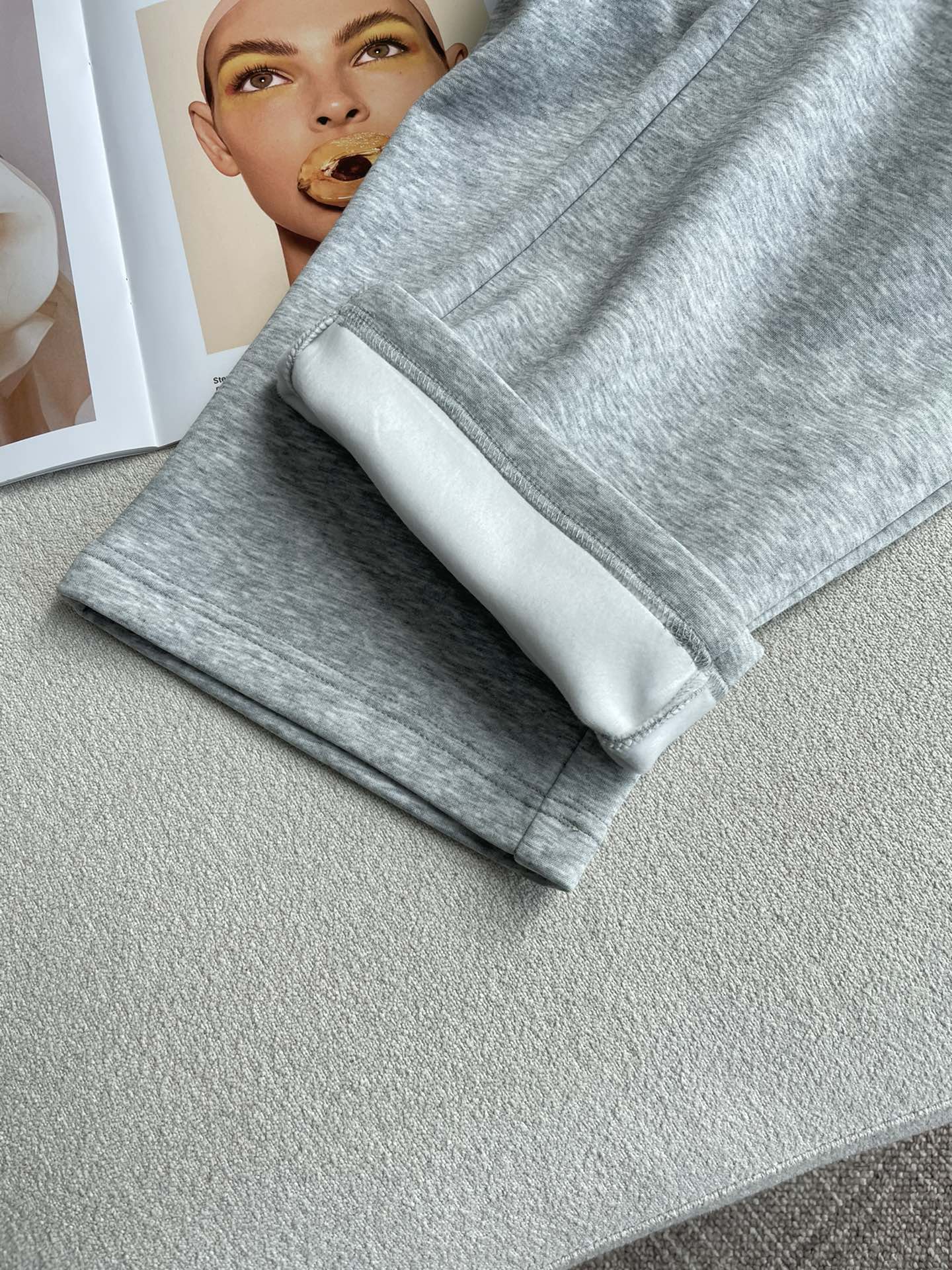 加拿大鹅 2025秋冬最新休闲裤 内里加绒，非常保暖！版型超赞，能很好的修复各种腿型，非常个性！柔软排汗