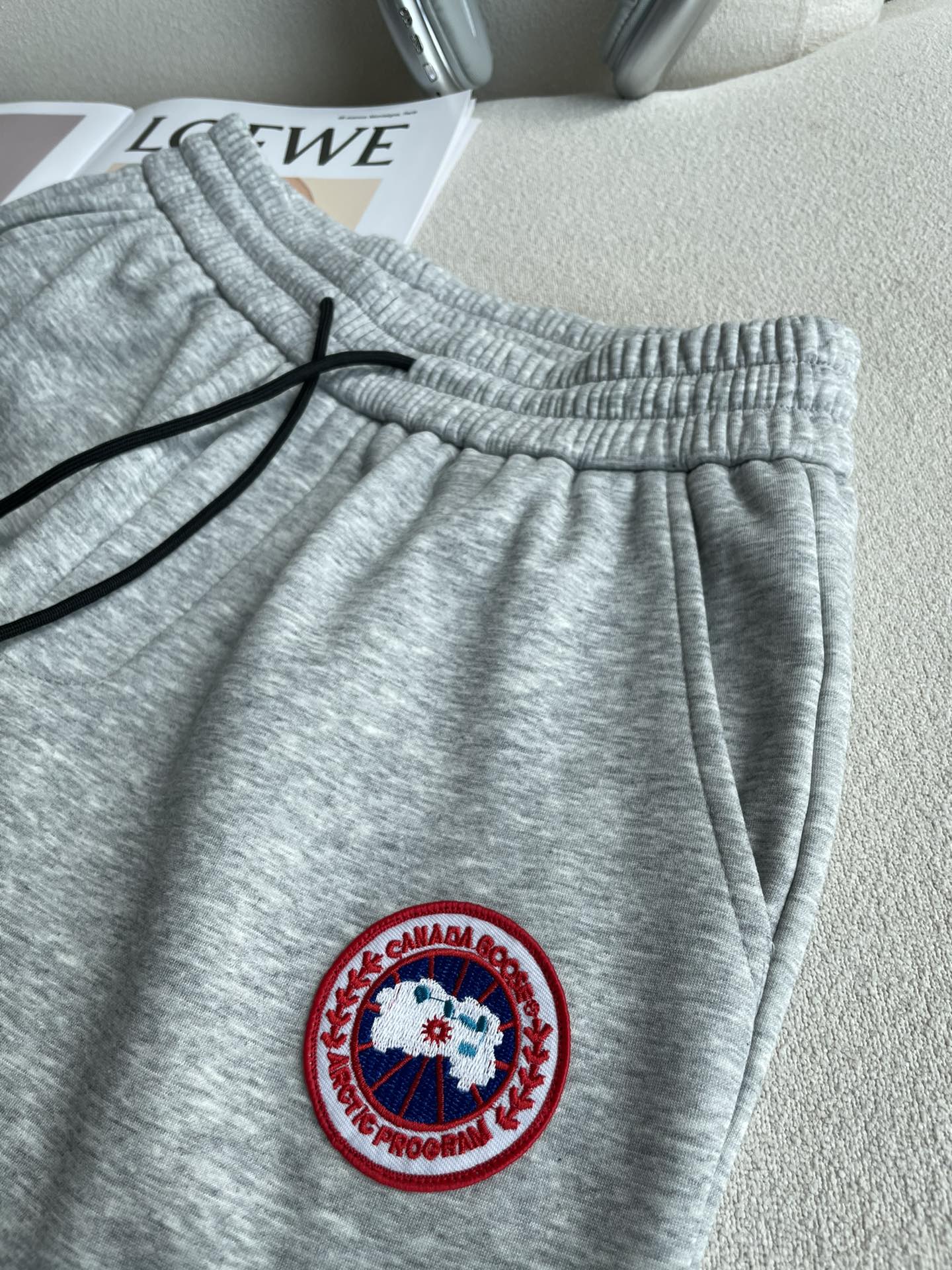 加拿大鹅 2025秋冬最新休闲裤 内里加绒，非常保暖！版型超赞，能很好的修复各种腿型，非常个性！柔软排汗