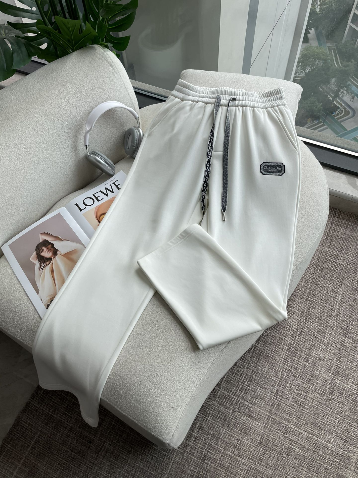 DIOR 2025秋冬最新休闲裤 内里加绒，非常保暖！版型超赞，能很好的修复各种腿型，非常个性！柔软排汗