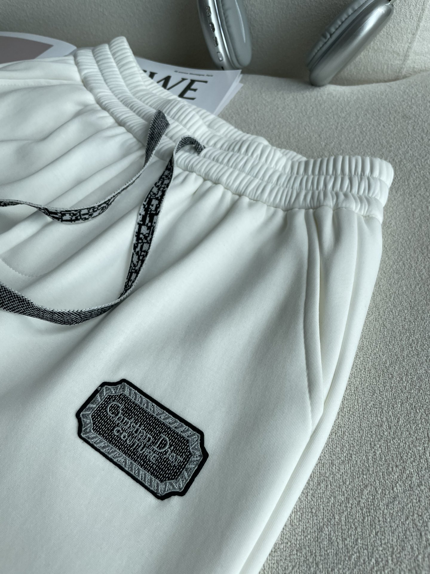 DIOR 2025秋冬最新休闲裤 内里加绒，非常保暖！版型超赞，能很好的修复各种腿型，非常个性！柔软排汗