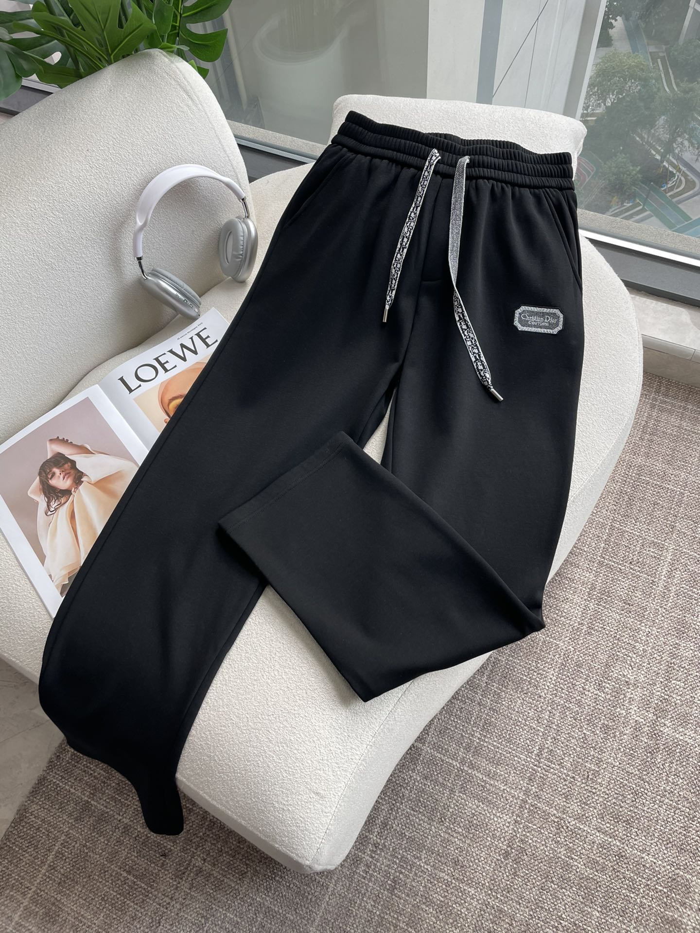 DIOR 2025秋冬最新休闲裤 内里加绒，非常保暖！版型超赞，能很好的修复各种腿型，非常个性！柔软排汗