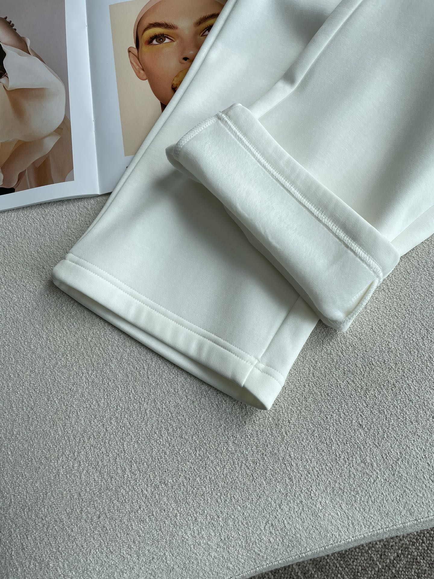 DIOR 2025秋冬最新休闲裤 内里加绒，非常保暖！版型超赞，能很好的修复各种腿型，非常个性！柔软排汗