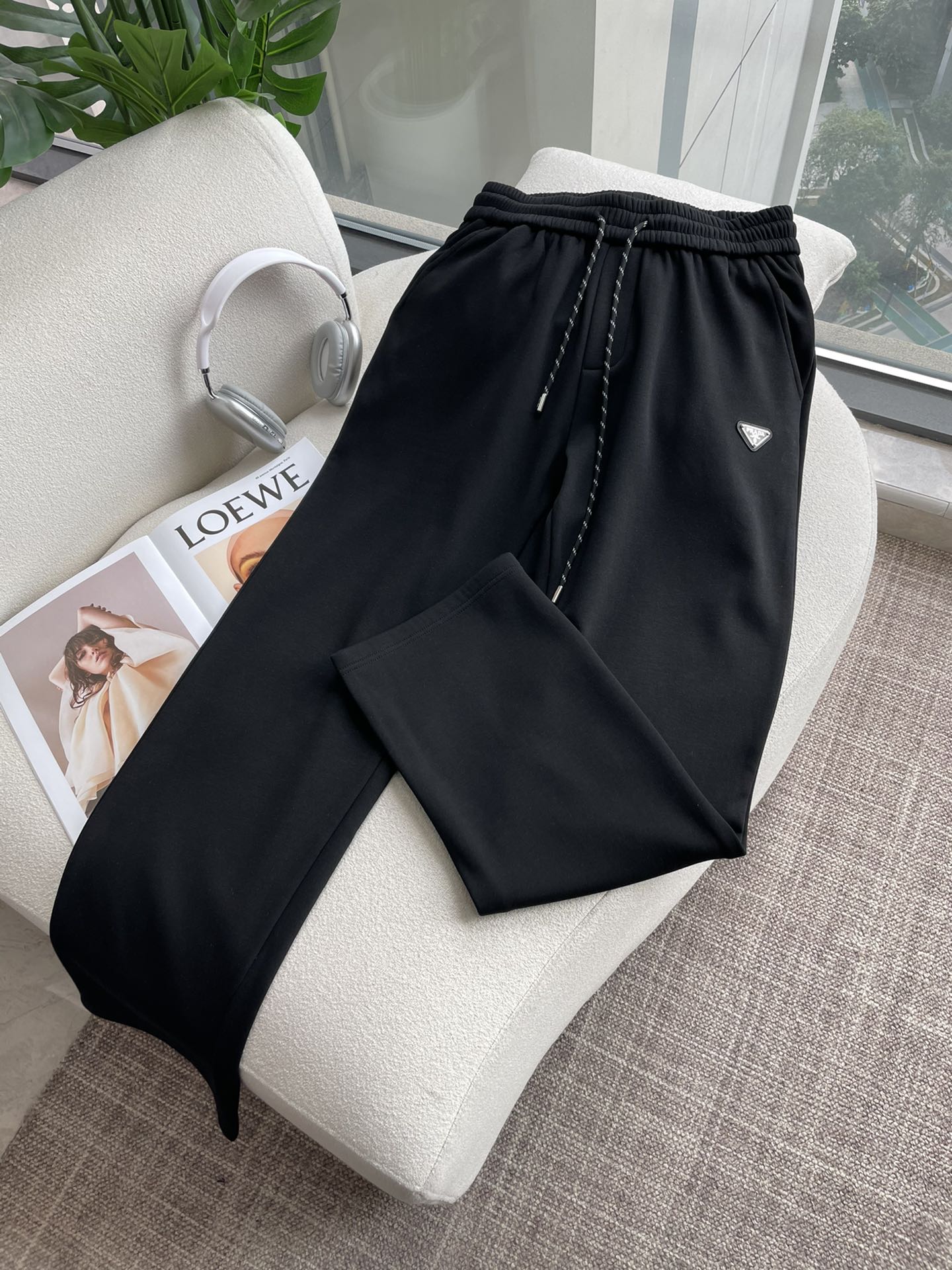 PRAD 2025秋冬最新休闲裤 内里加绒，非常保暖！版型超赞，能很好的修复各种腿型，非常个性！柔软排汗