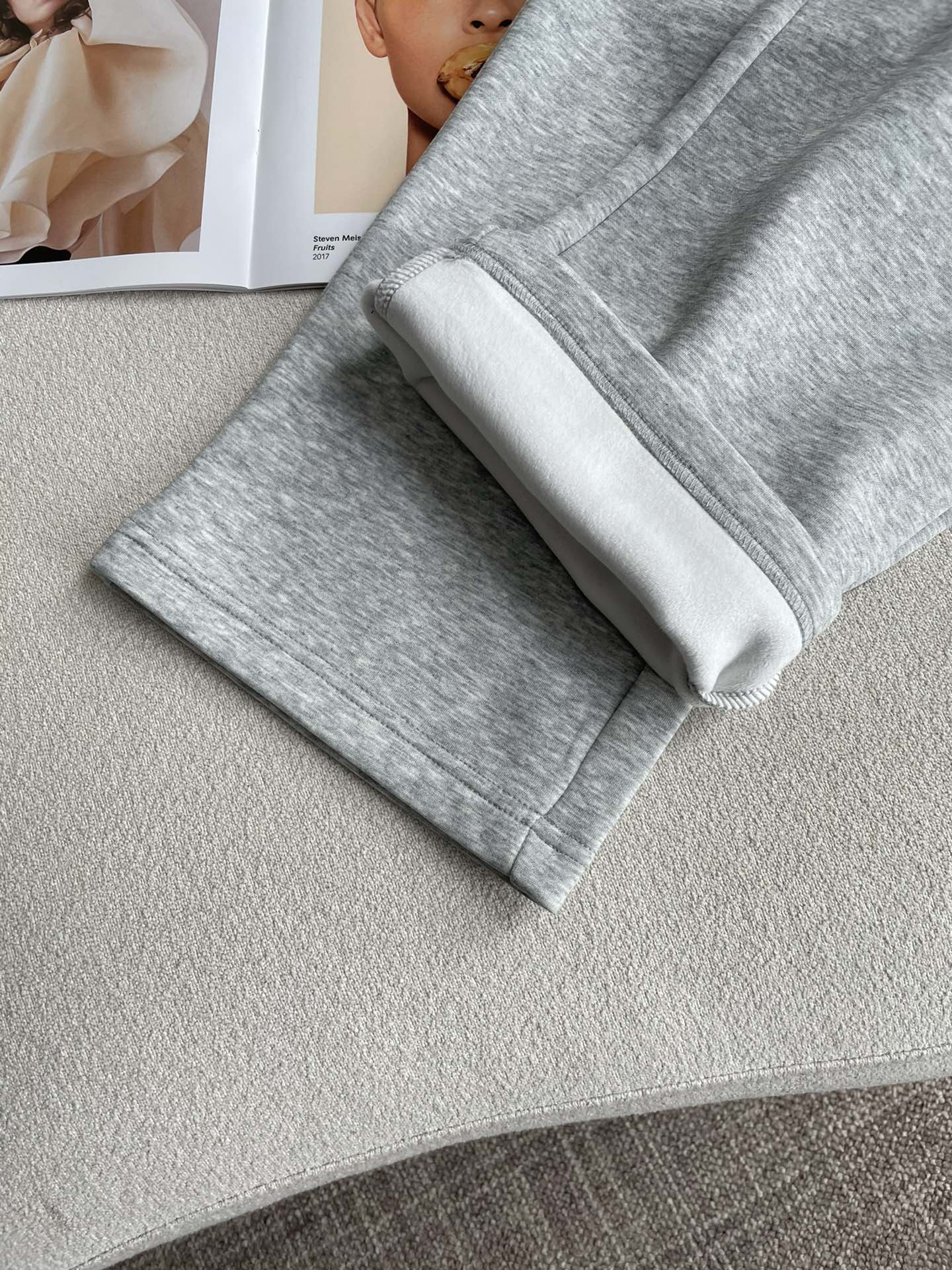 PRAD 2025秋冬最新休闲裤 内里加绒，非常保暖！版型超赞，能很好的修复各种腿型，非常个性！柔软排汗