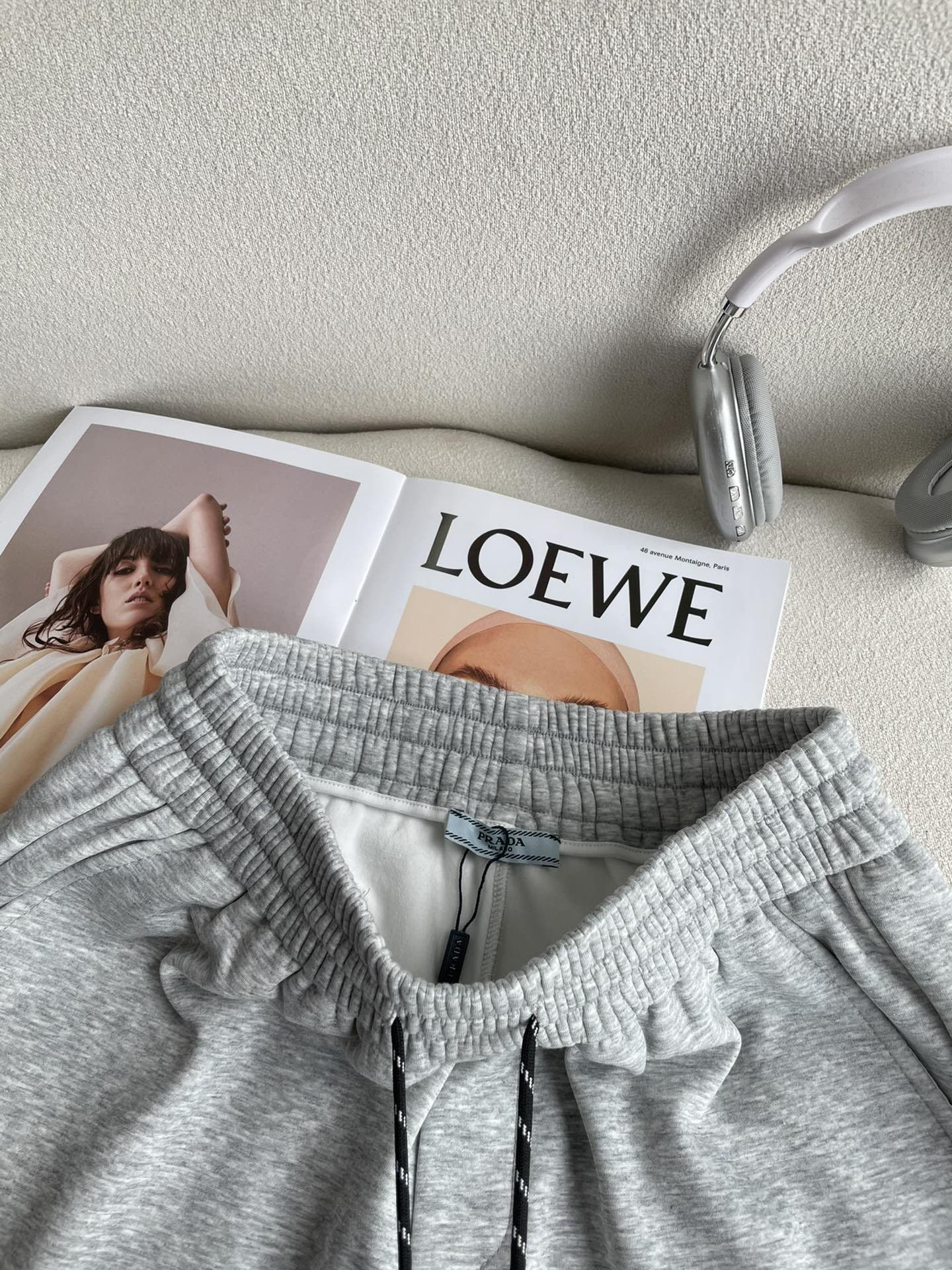 PRAD 2025秋冬最新休闲裤 内里加绒，非常保暖！版型超赞，能很好的修复各种腿型，非常个性！柔软排汗