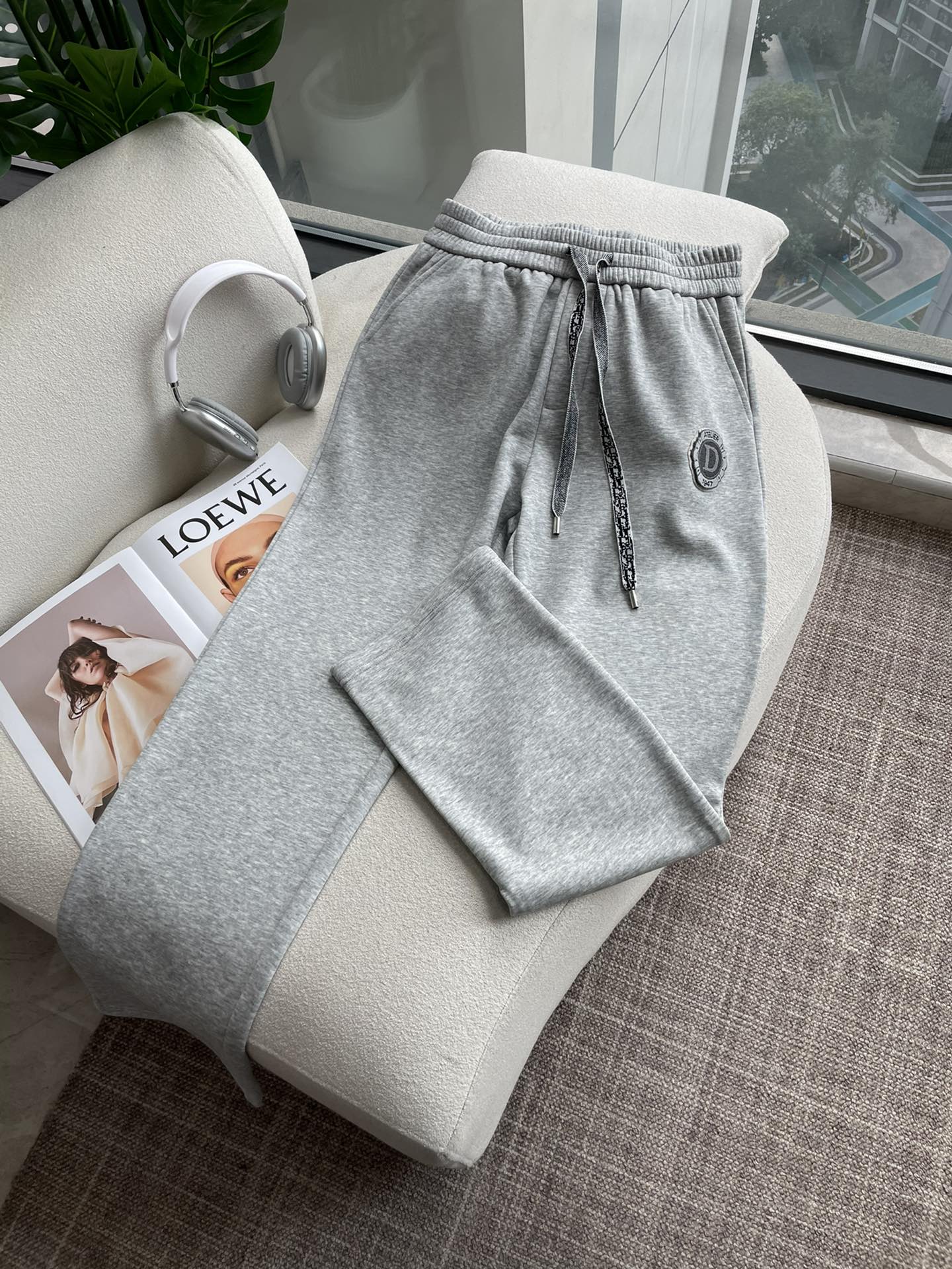 DIOR 2025秋冬最新休闲裤 内里加绒，非常保暖！版型超赞，能很好的修复各种腿型，非常个性！柔软排汗