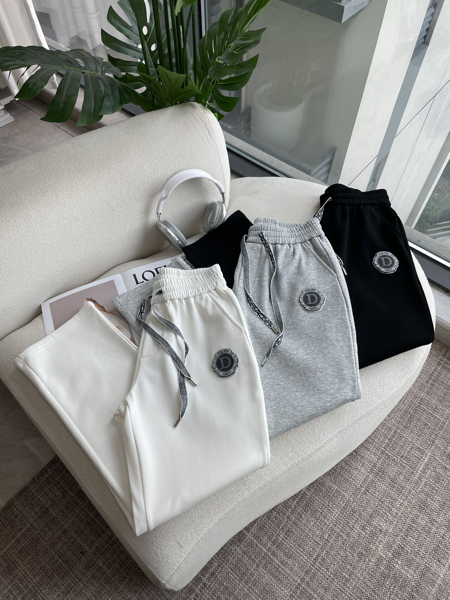 DIOR 2025秋冬最新休闲裤 内里加绒，非常保暖！版型超赞，能很好的修复各种腿型，非常个性！柔软排汗