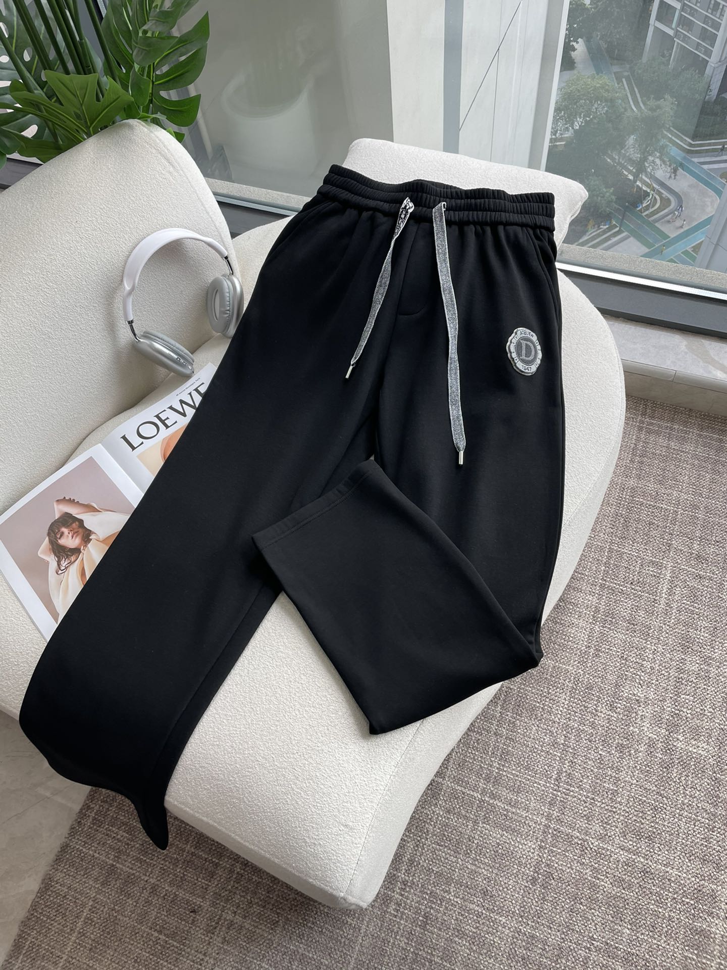 DIOR 2025秋冬最新休闲裤 内里加绒，非常保暖！版型超赞，能很好的修复各种腿型，非常个性！柔软排汗