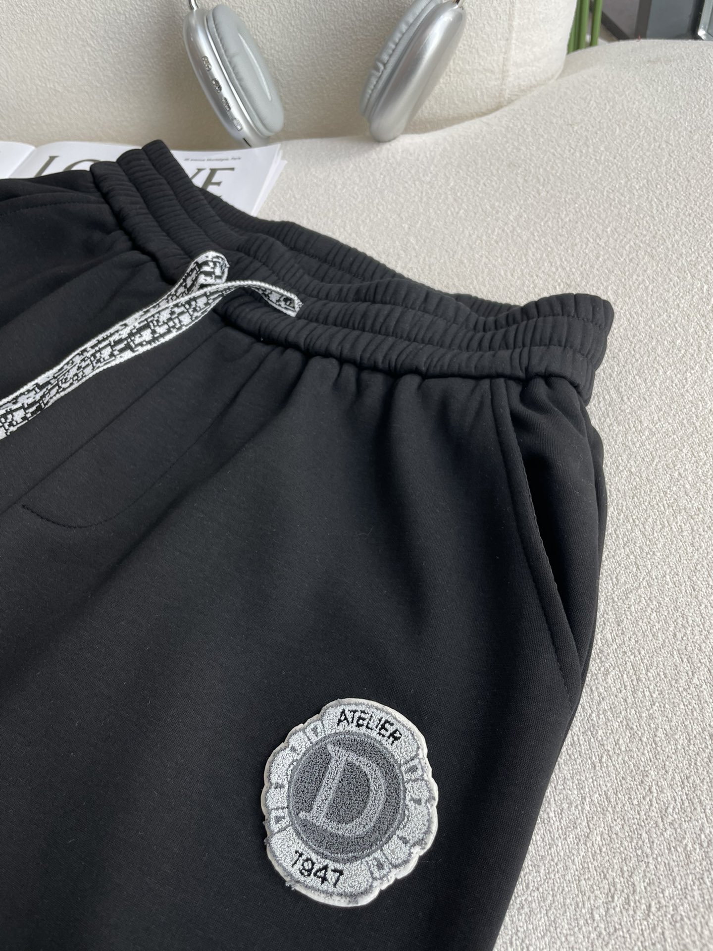 DIOR 2025秋冬最新休闲裤 内里加绒，非常保暖！版型超赞，能很好的修复各种腿型，非常个性！柔软排汗