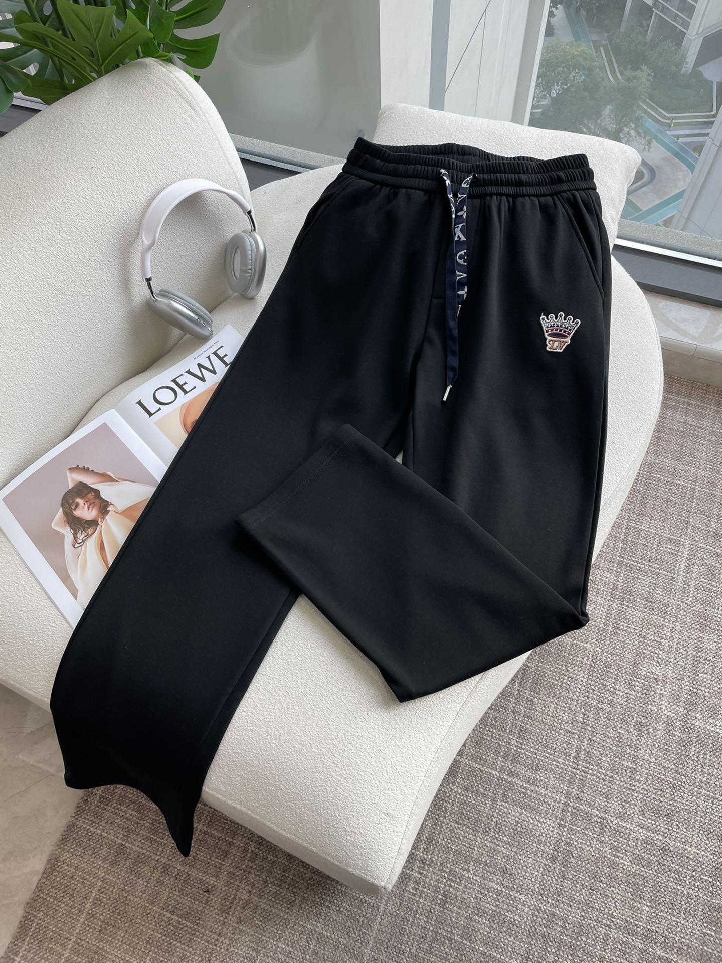 LV 2025秋冬最新休闲裤 内里加绒，非常保暖！版型超赞，能很好的修复各种腿型，非常个性！柔软排汗，舒