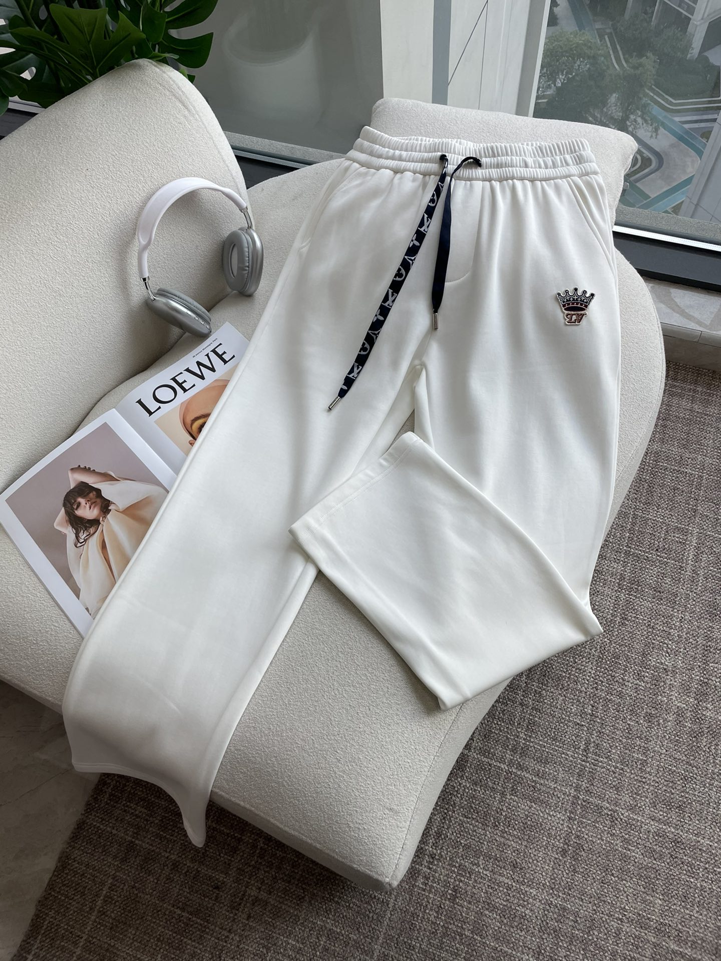 LV 2025秋冬最新休闲裤 内里加绒，非常保暖！版型超赞，能很好的修复各种腿型，非常个性！柔软排汗，舒