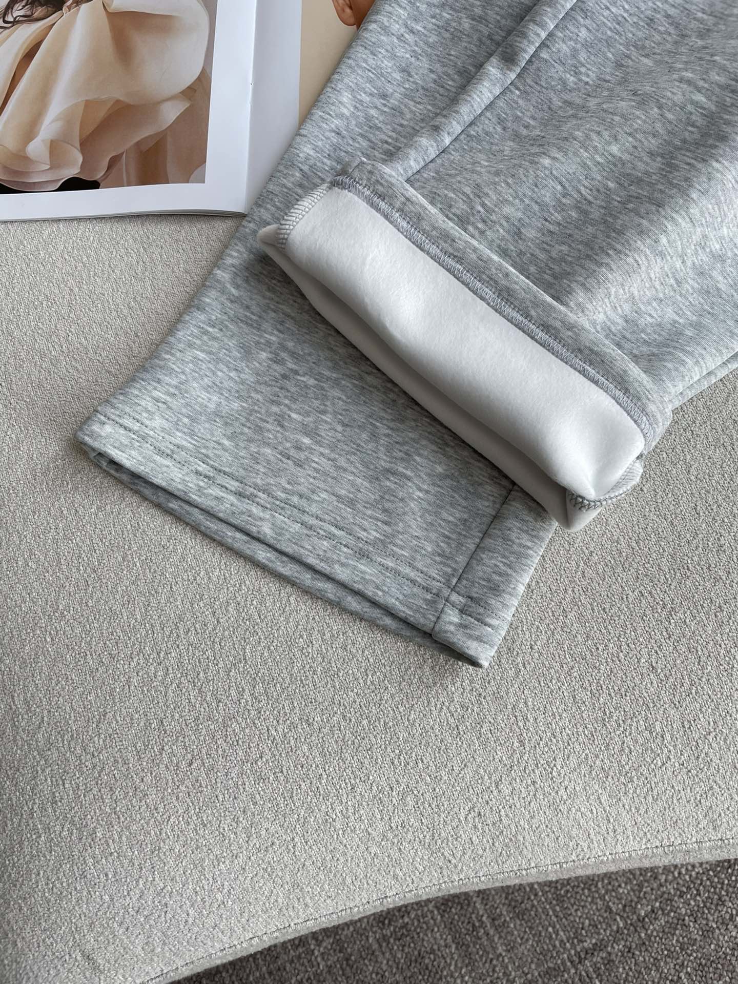 LV 2025秋冬最新休闲裤 内里加绒，非常保暖！版型超赞，能很好的修复各种腿型，非常个性！柔软排汗，舒