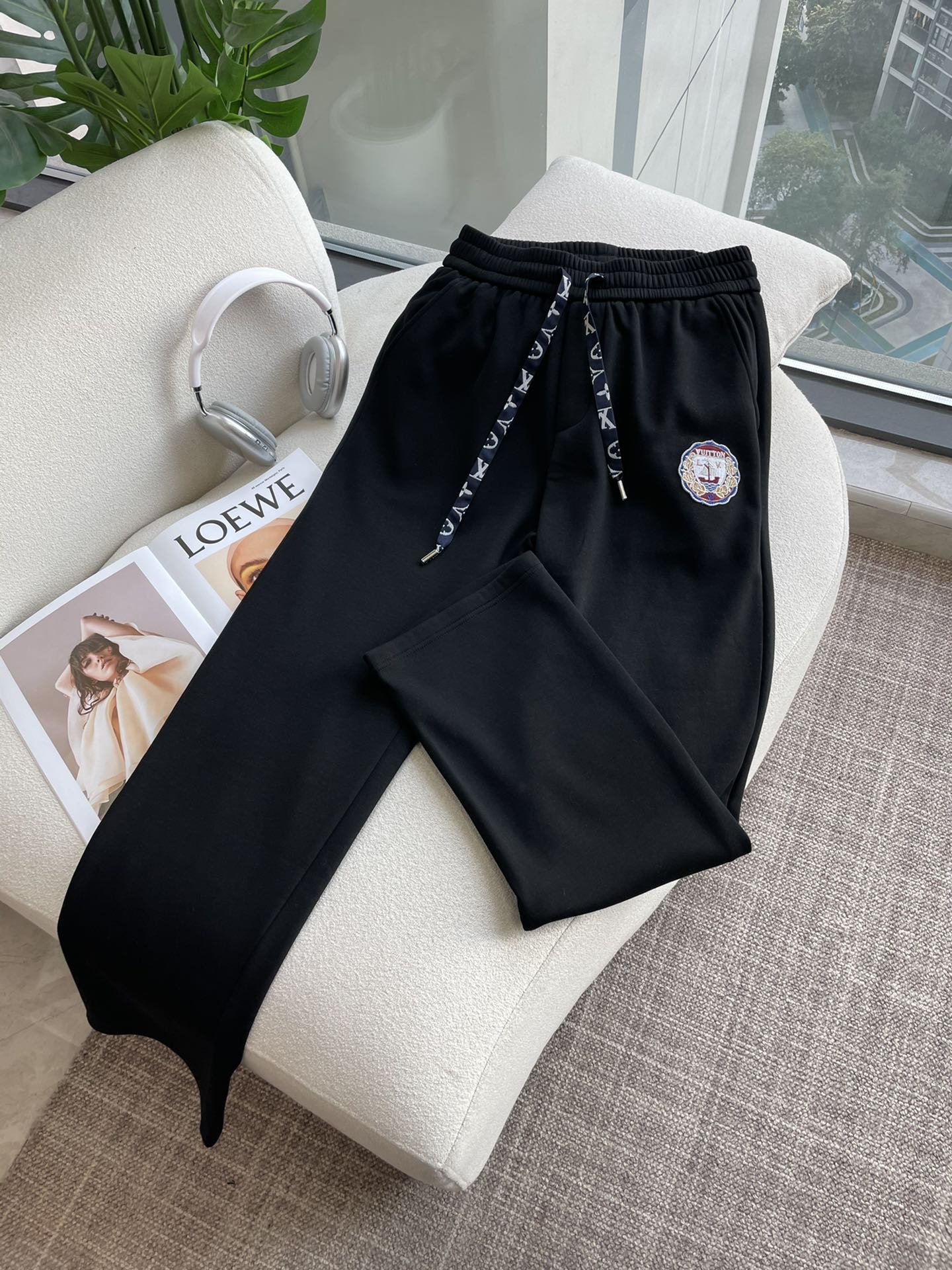 LV 2025秋冬最新休闲裤 内里加绒，非常保暖！版型超赞，能很好的修复各种腿型，非常个性！柔软排汗，舒