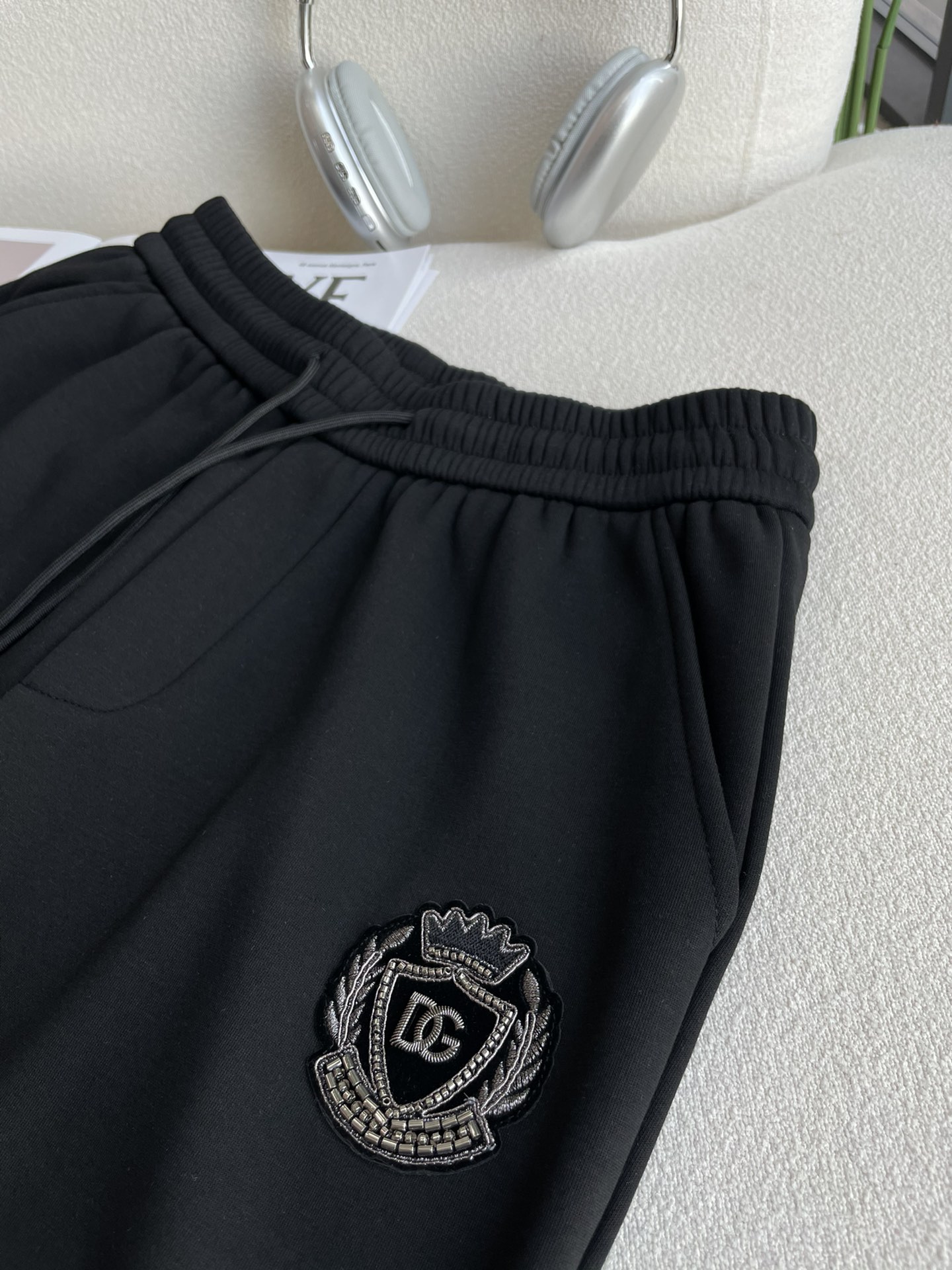 DG 2025秋冬最新休闲裤 内里加绒，非常保暖！版型超赞，能很好的修复各种腿型，非常个性！柔软排汗，舒