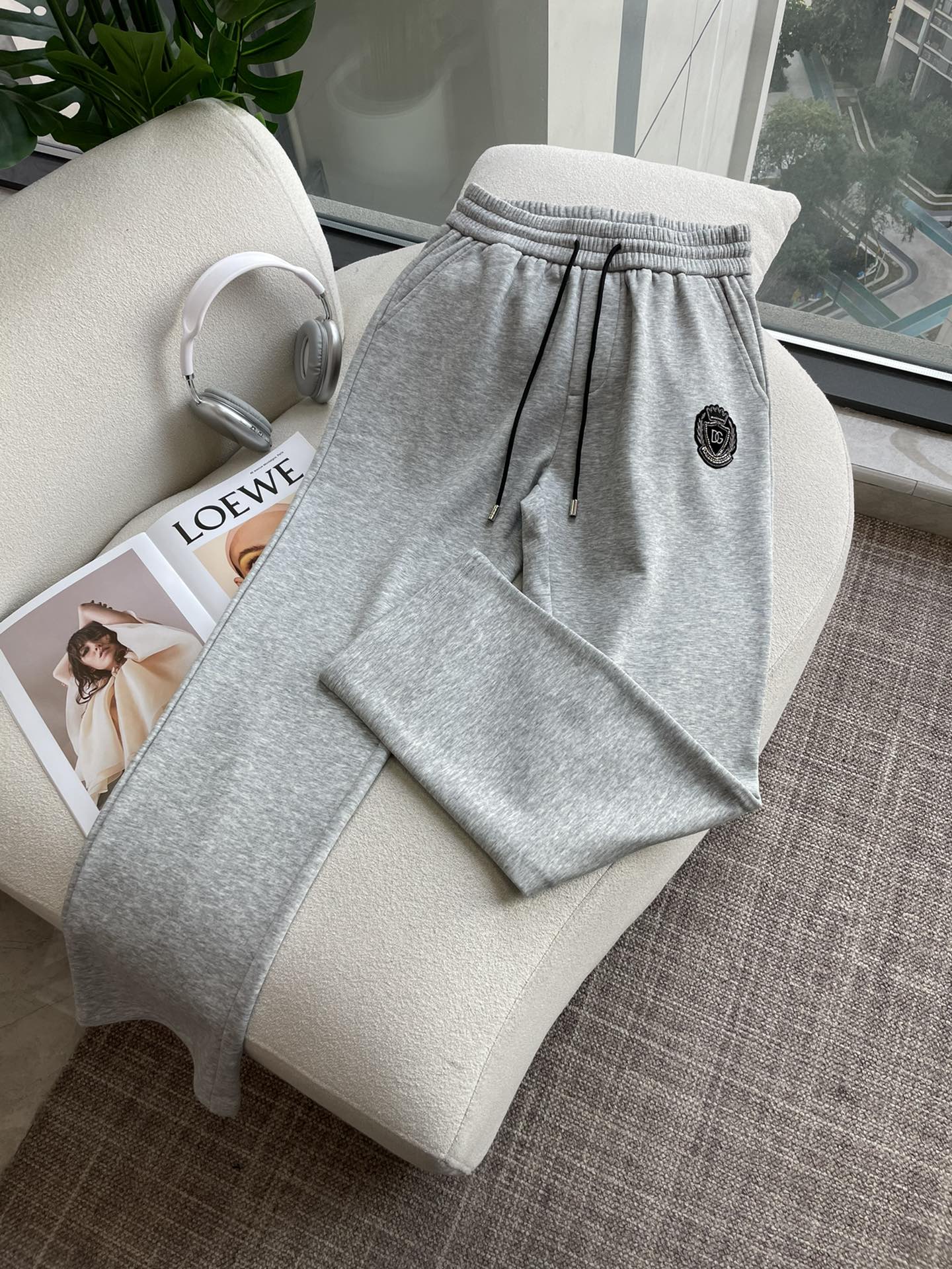 DG 2025秋冬最新休闲裤 内里加绒，非常保暖！版型超赞，能很好的修复各种腿型，非常个性！柔软排汗，舒